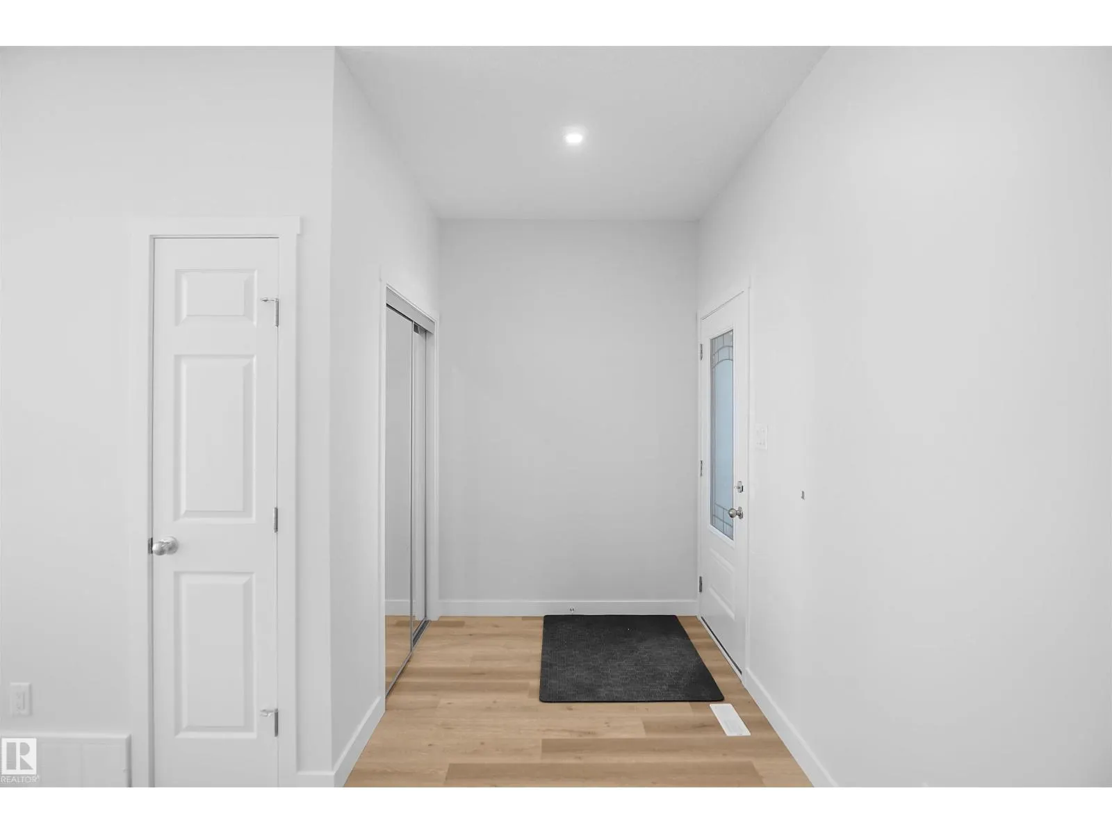 2124 210 ST NW
