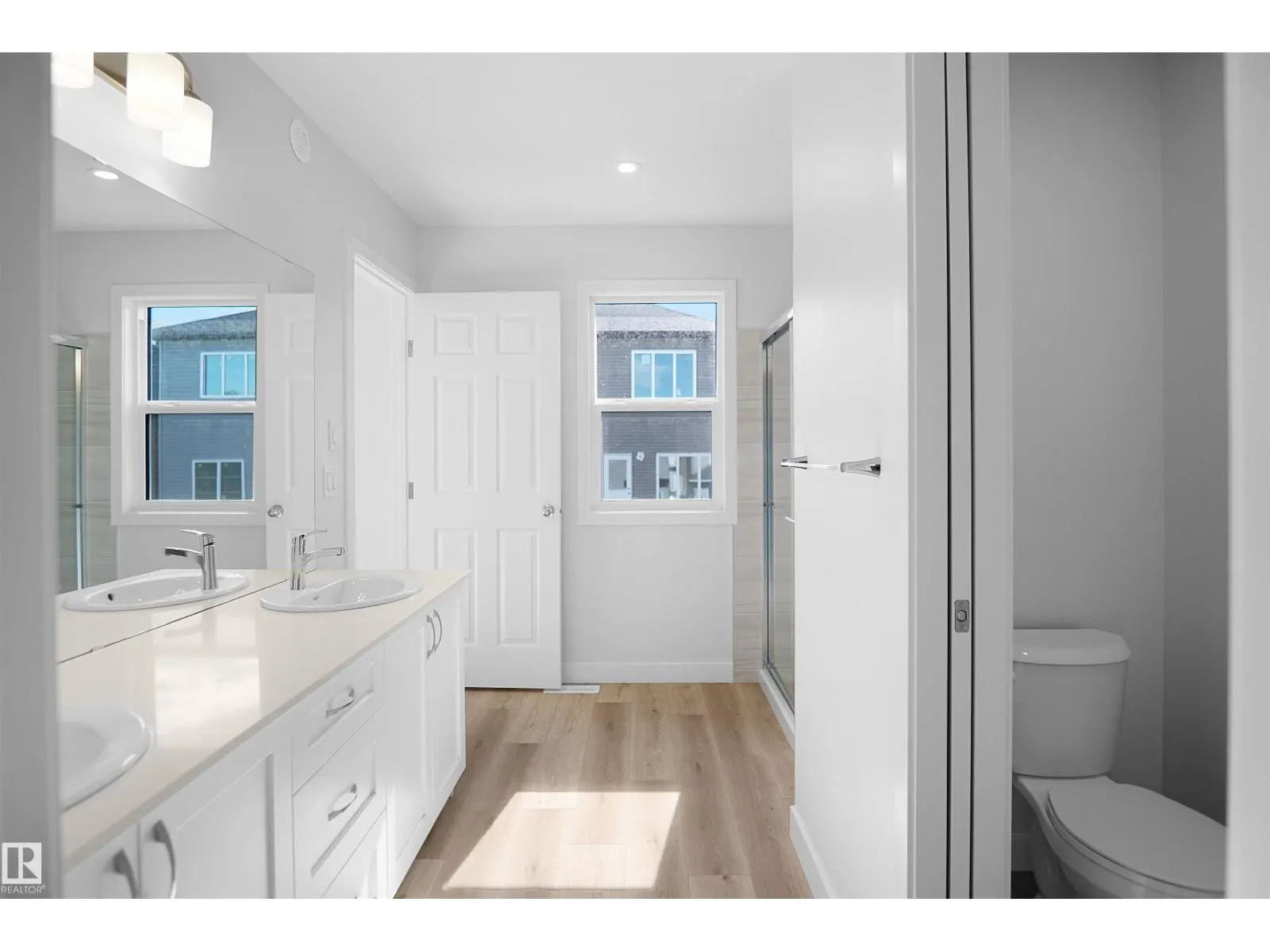 2124 210 ST NW