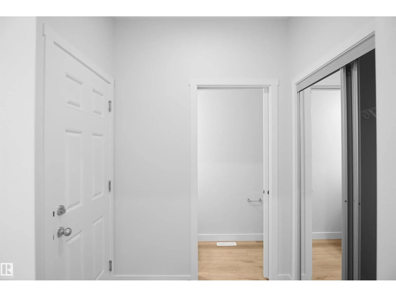 2124 210 ST NW