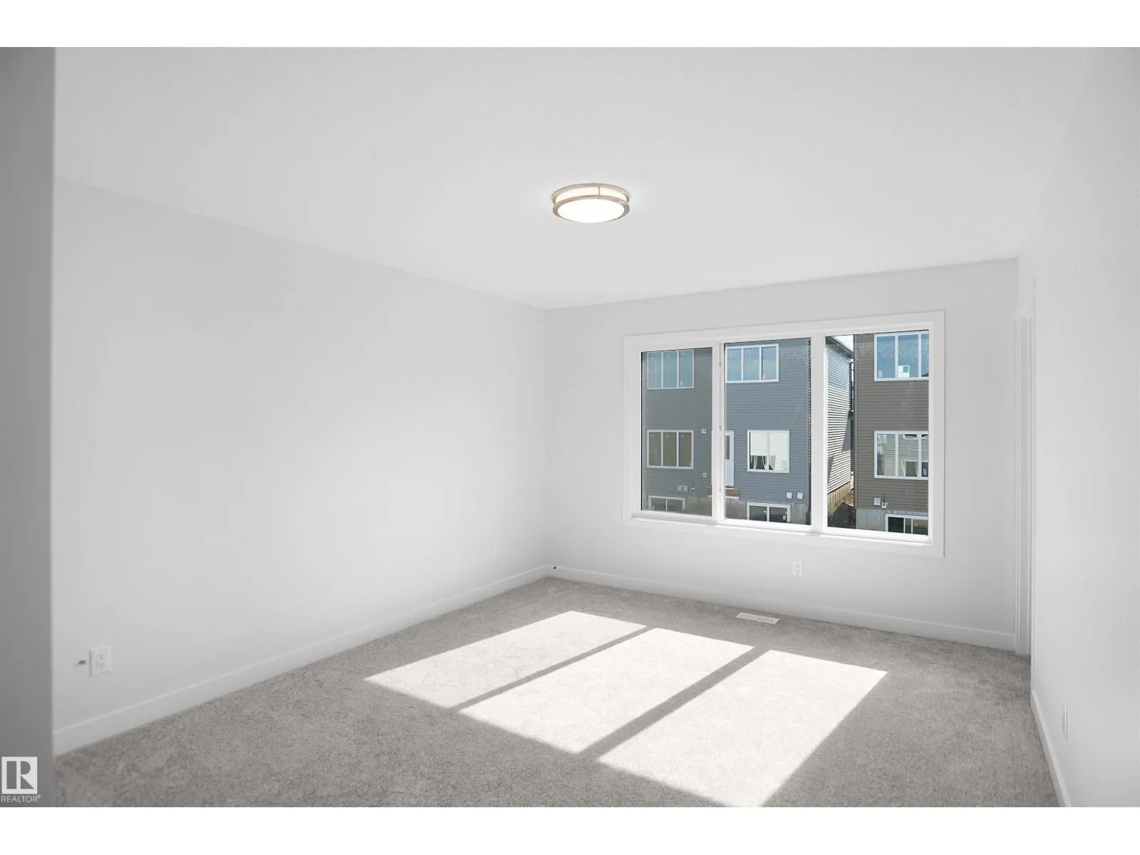 2124 210 ST NW