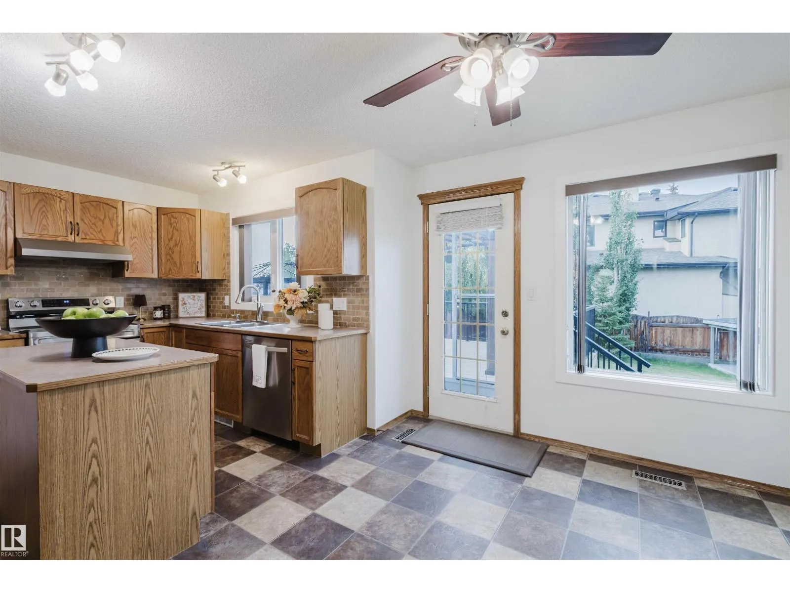 442 KLARVATTEN LAKE WD NW