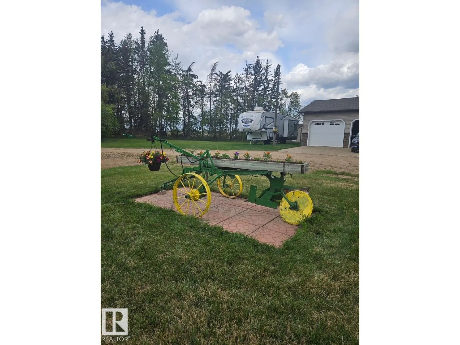 61101 Rge Rd 261