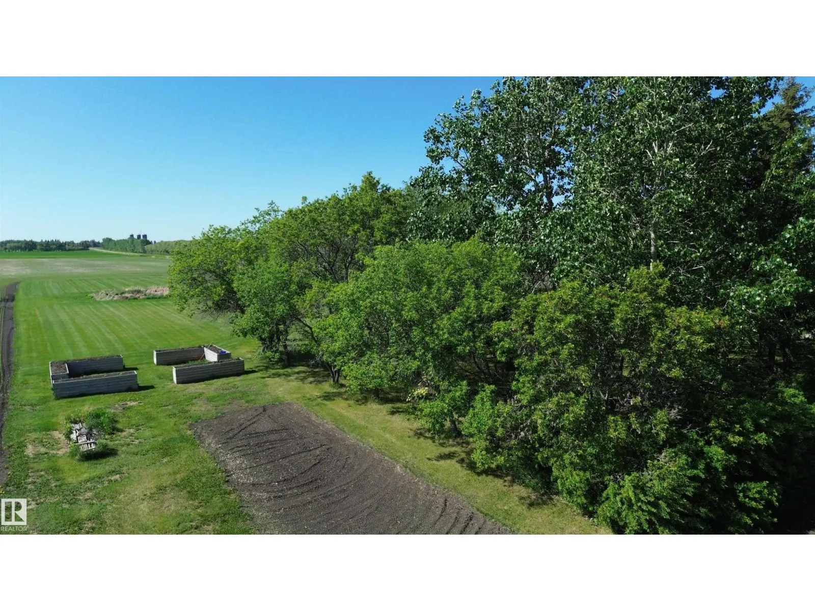 61101 Rge Rd 261