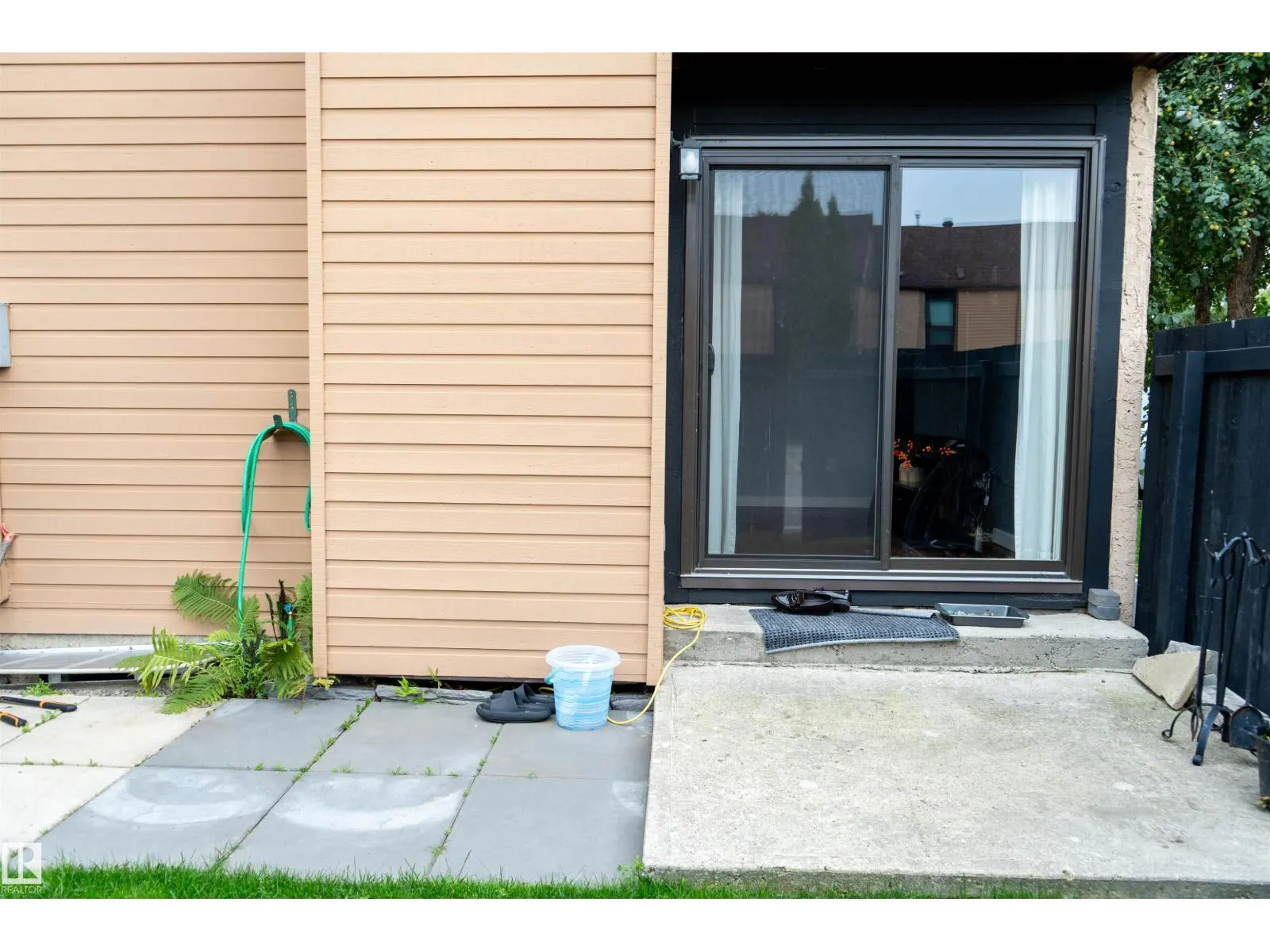 12070 25 AV NW