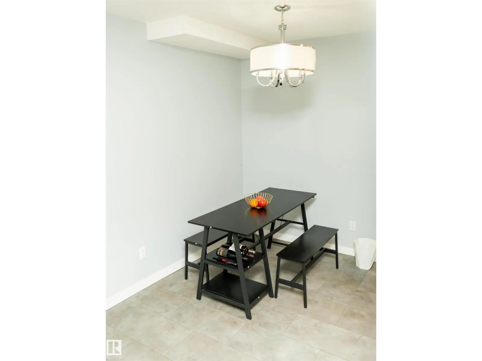 12070 25 AV NW