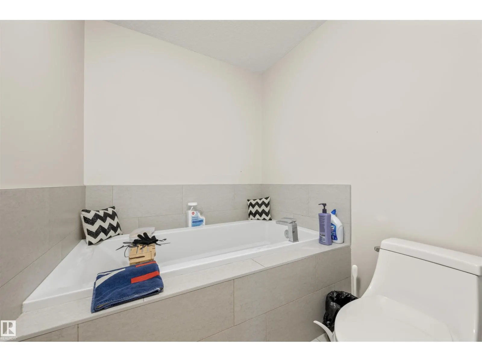 6014 171 AV NW