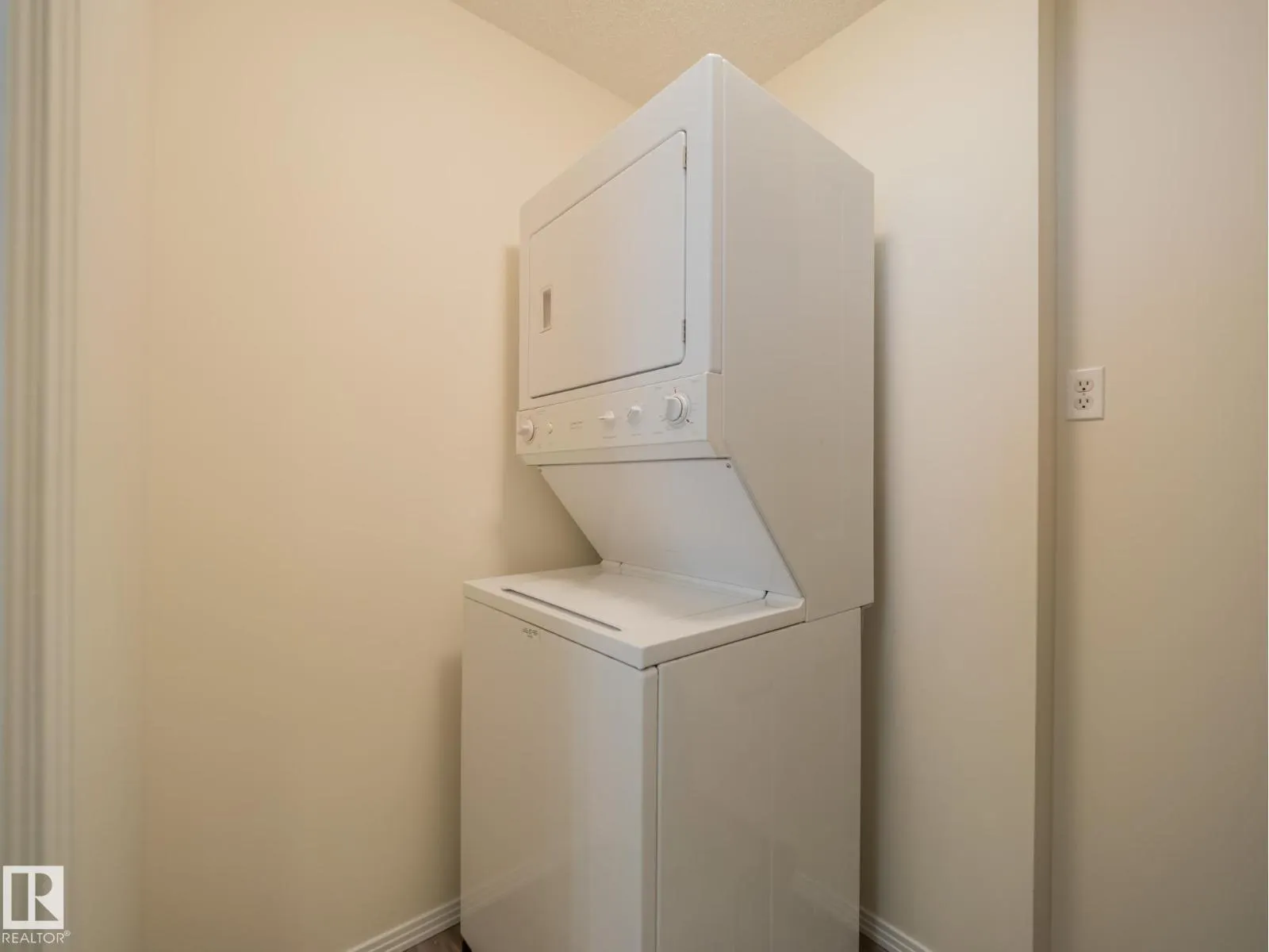 #218 9730 174 ST NW