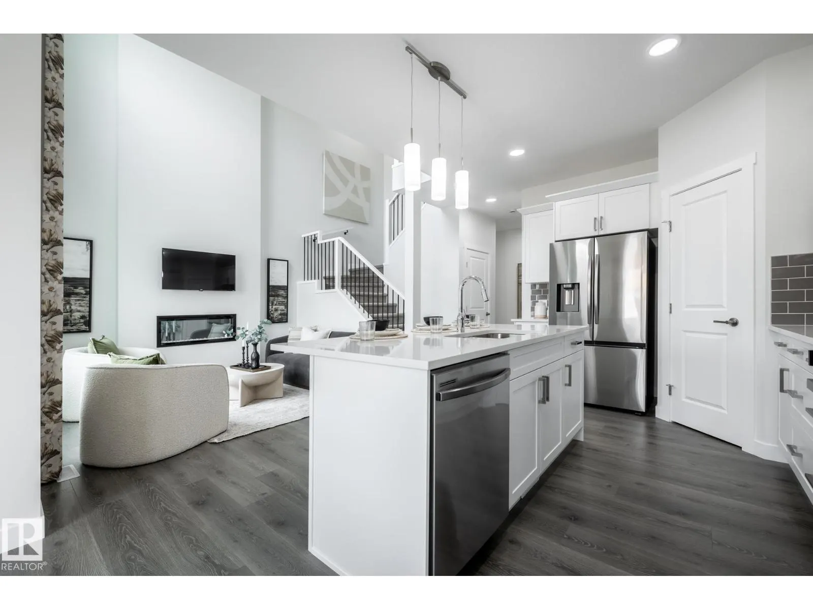 2639 5 AV SW