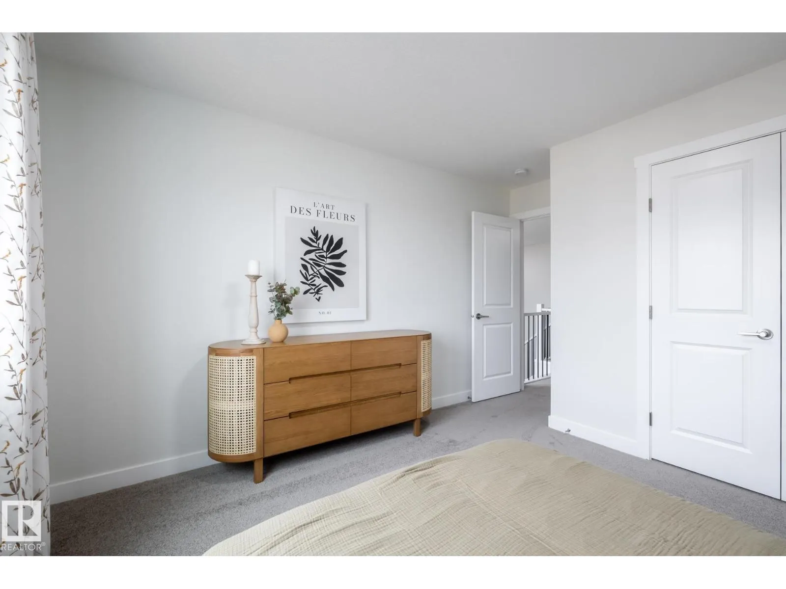 2639 5 AV SW