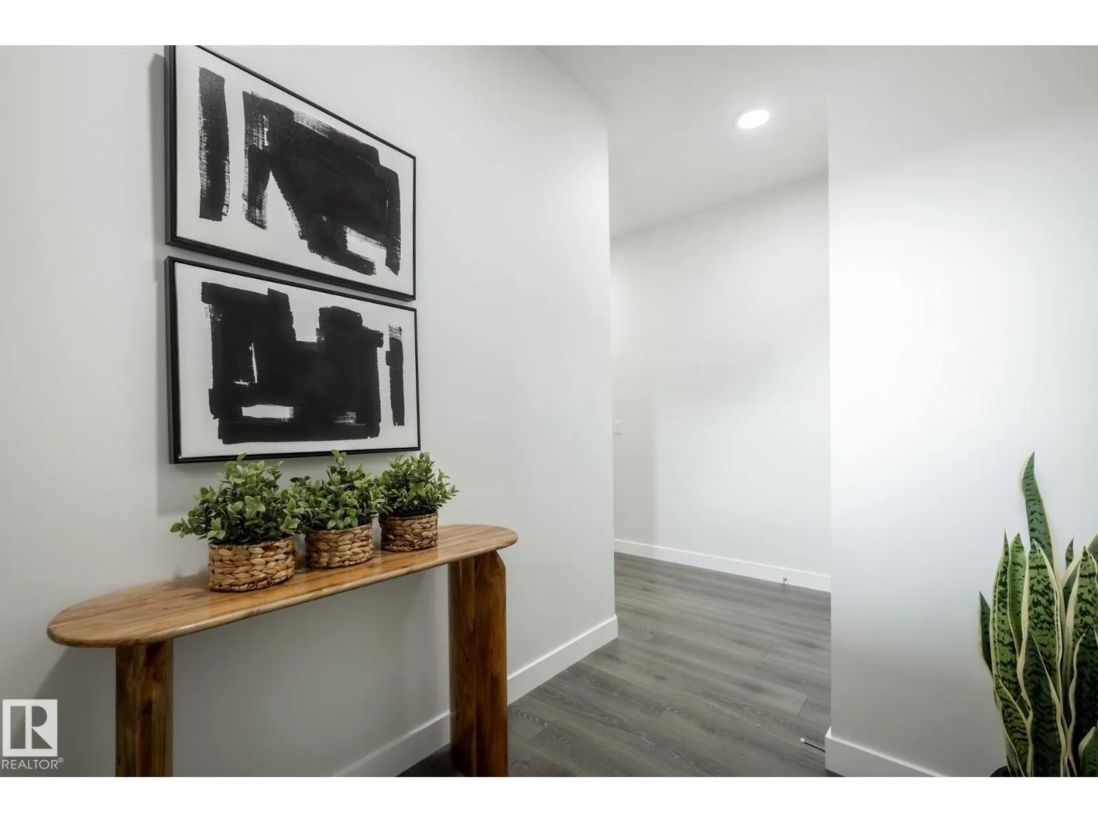 2639 5 AV SW