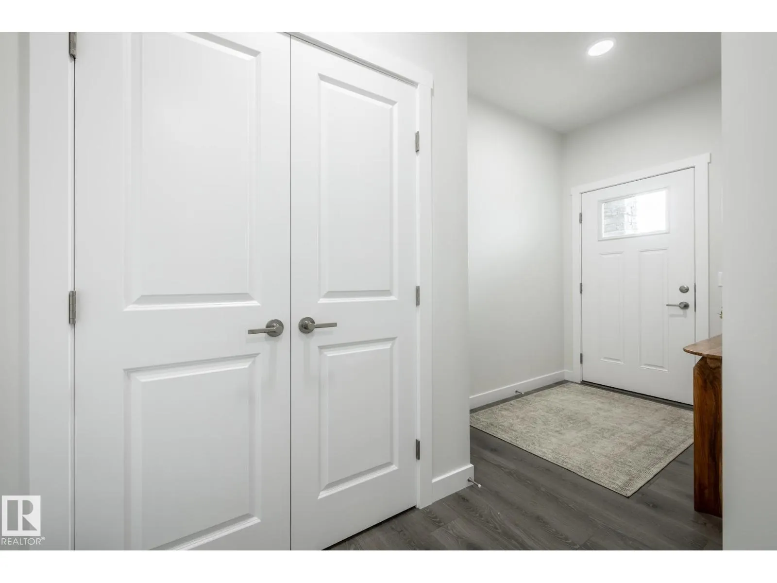 2639 5 AV SW