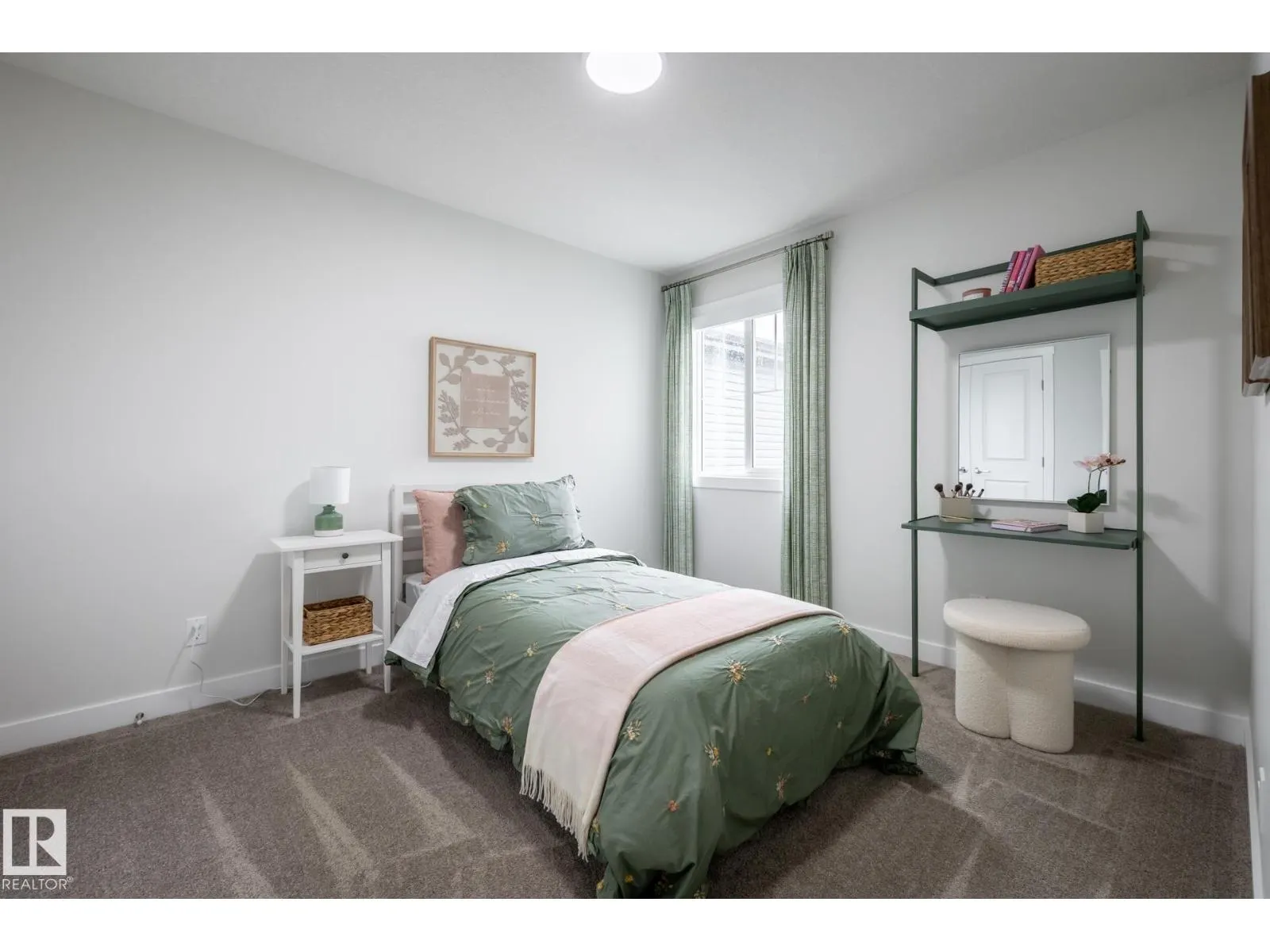 2639 5 AV SW