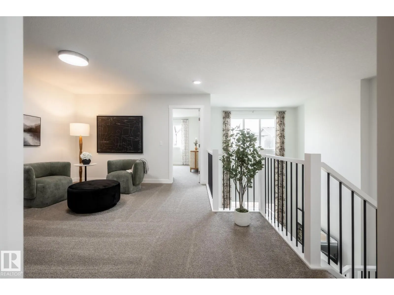 2639 5 AV SW