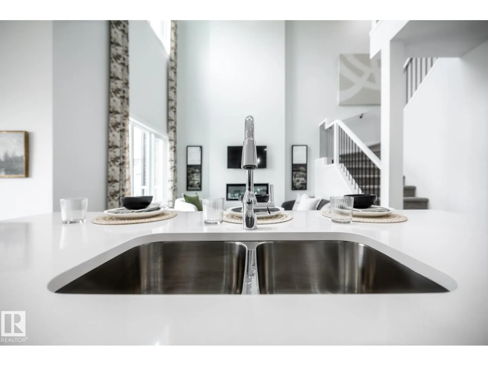 2639 5 AV SW