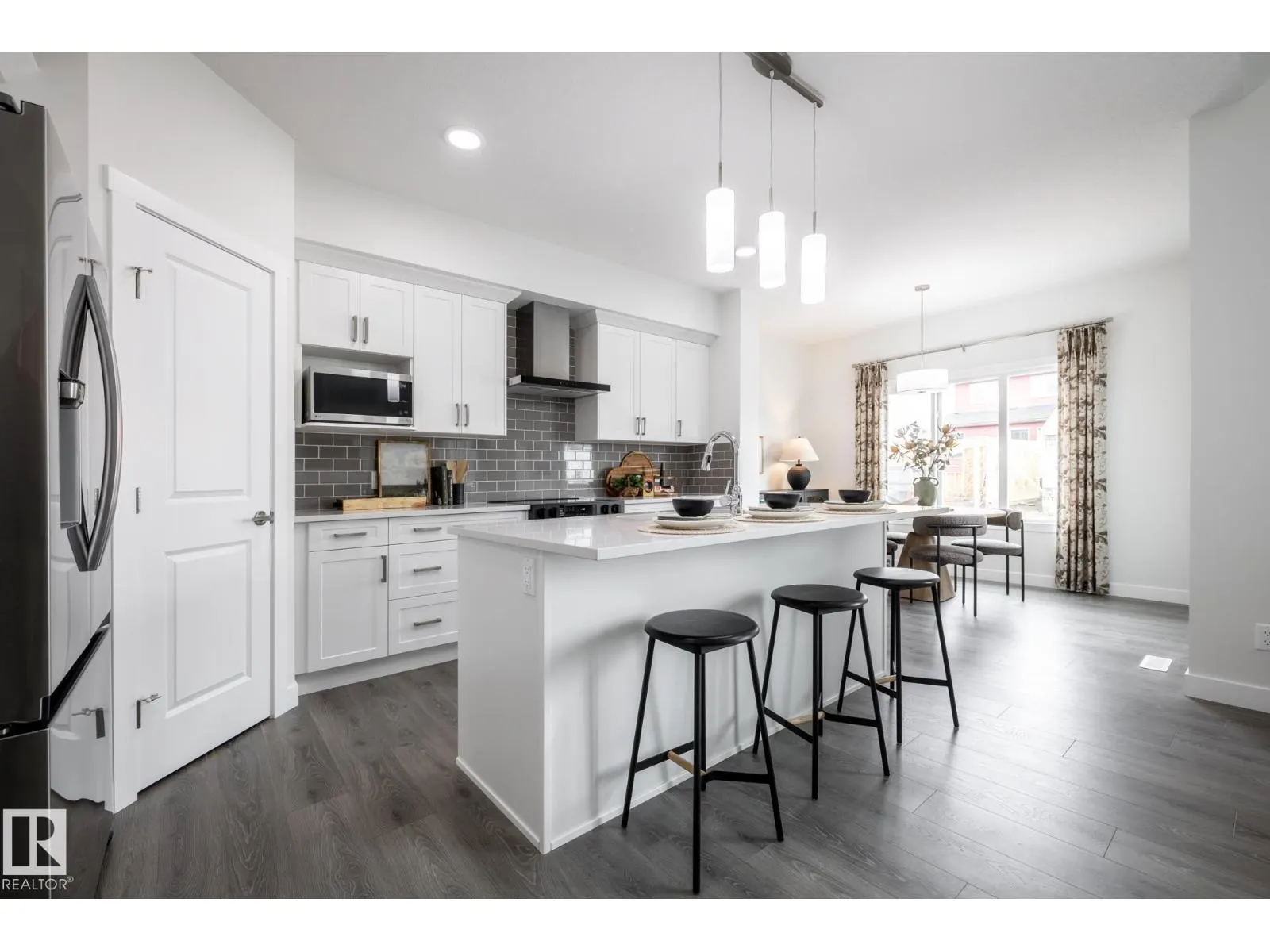 2639 5 AV SW