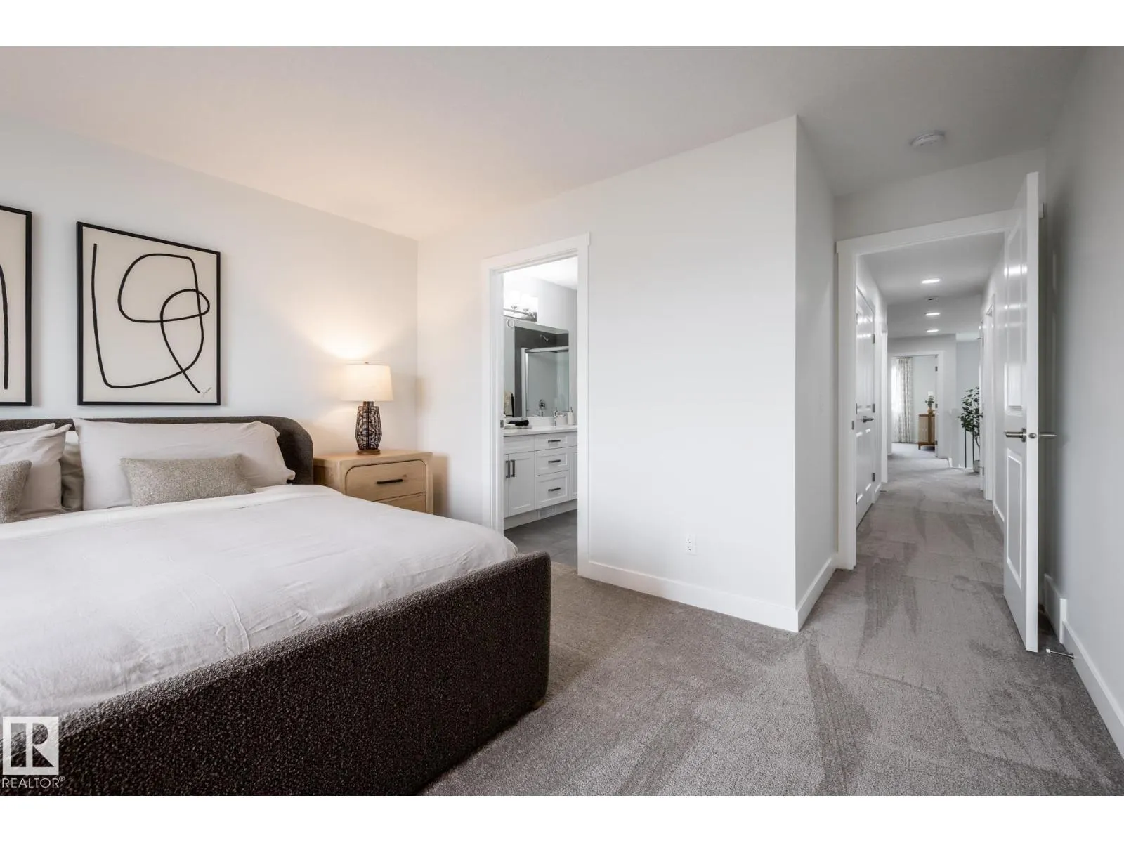 2639 5 AV SW