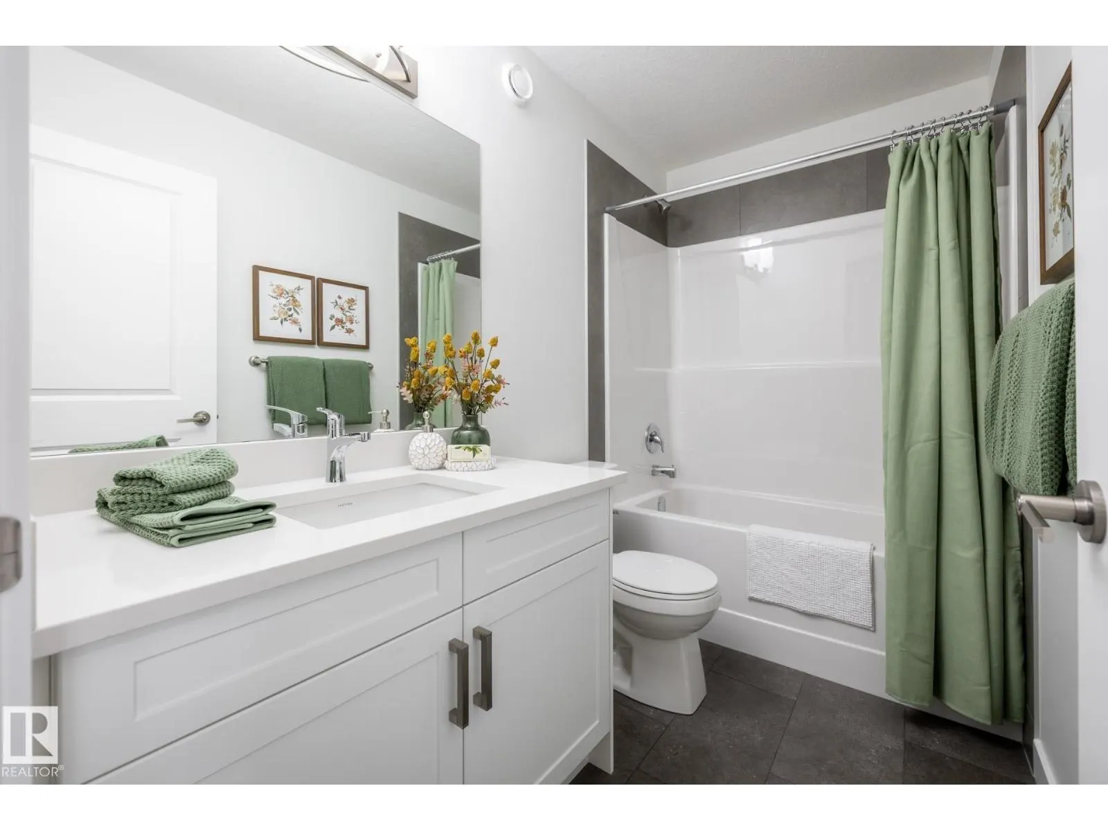 2639 5 AV SW