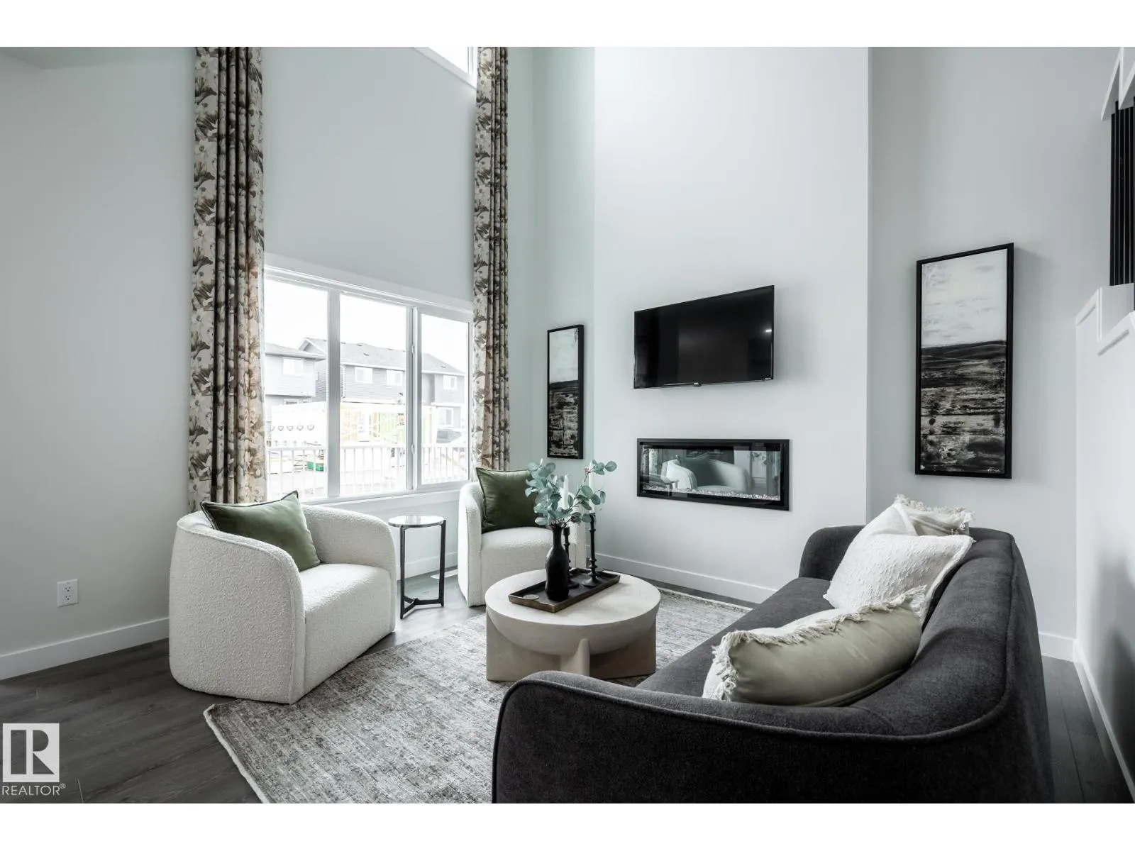 2639 5 AV SW