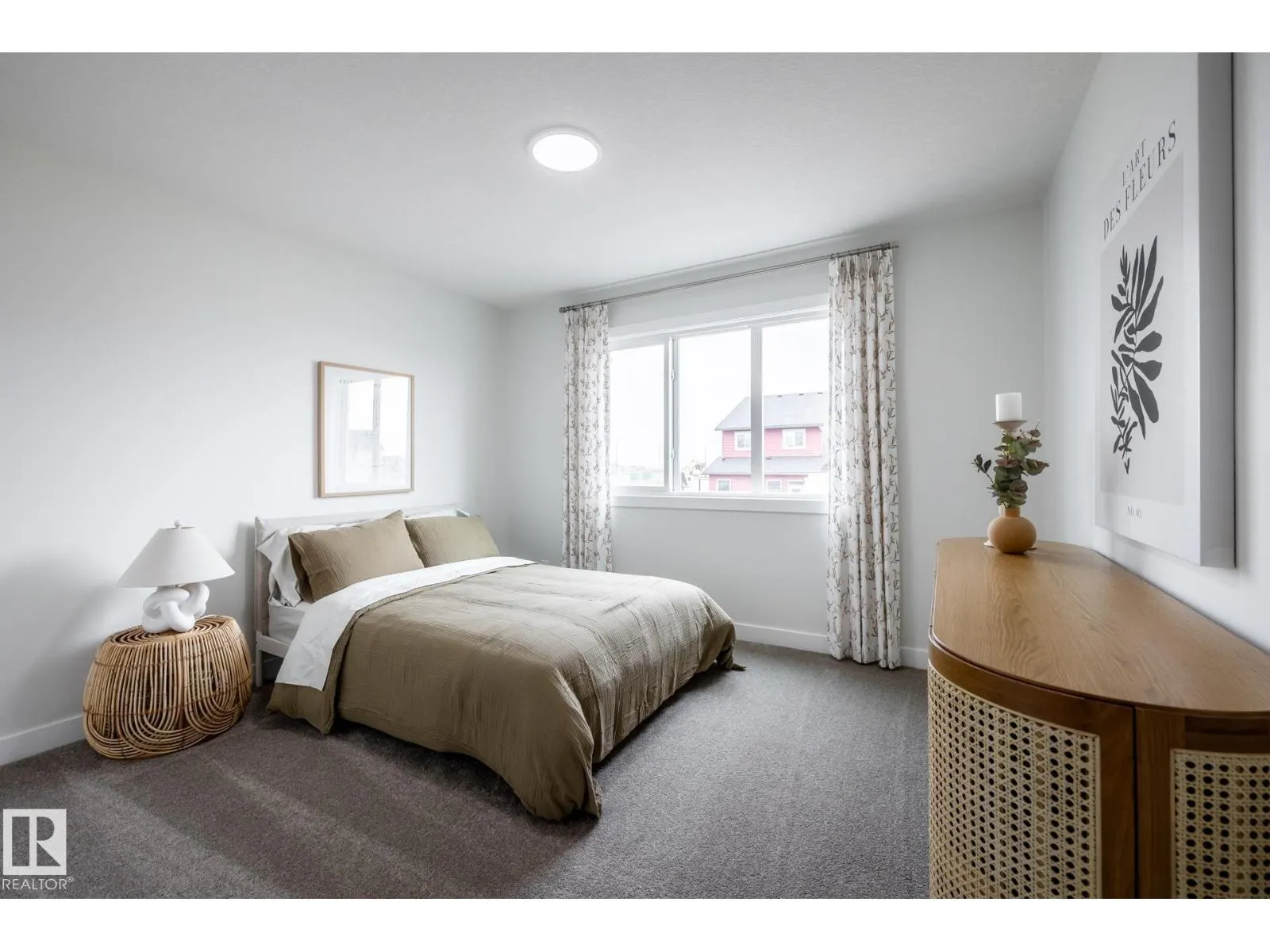 2639 5 AV SW