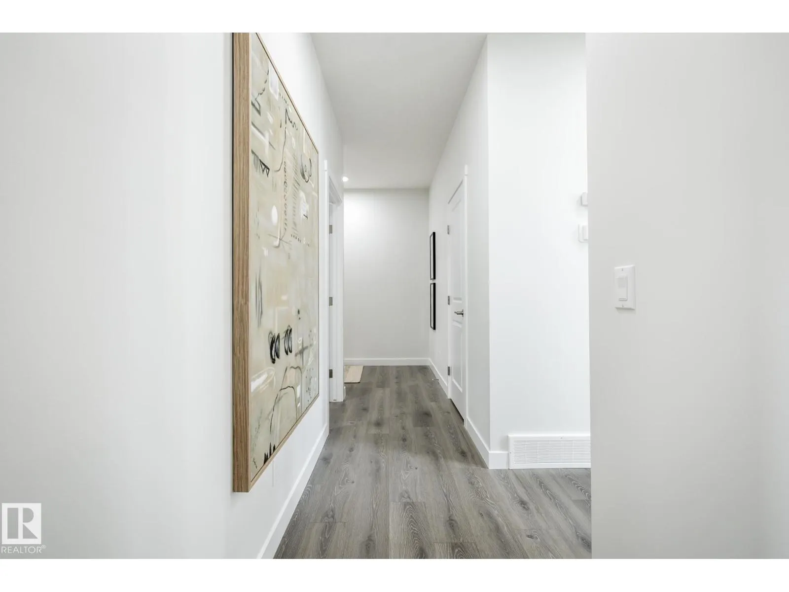 2639 5 AV SW