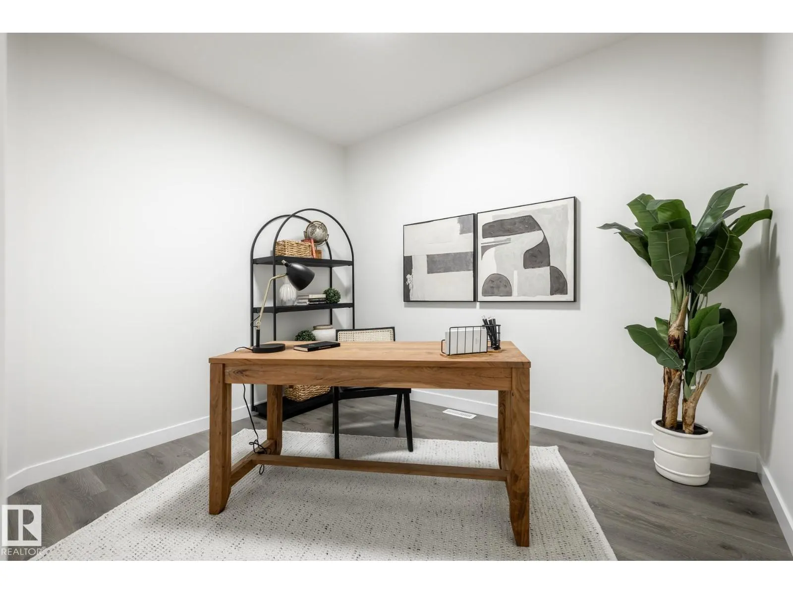 2639 5 AV SW