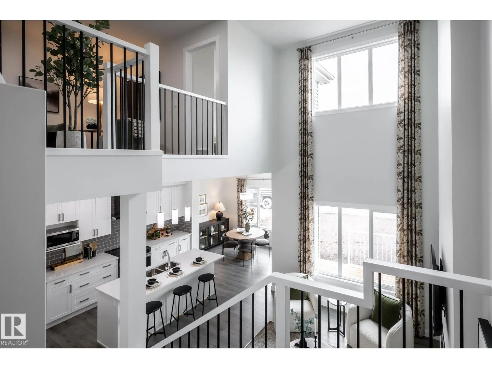 2639 5 AV SW