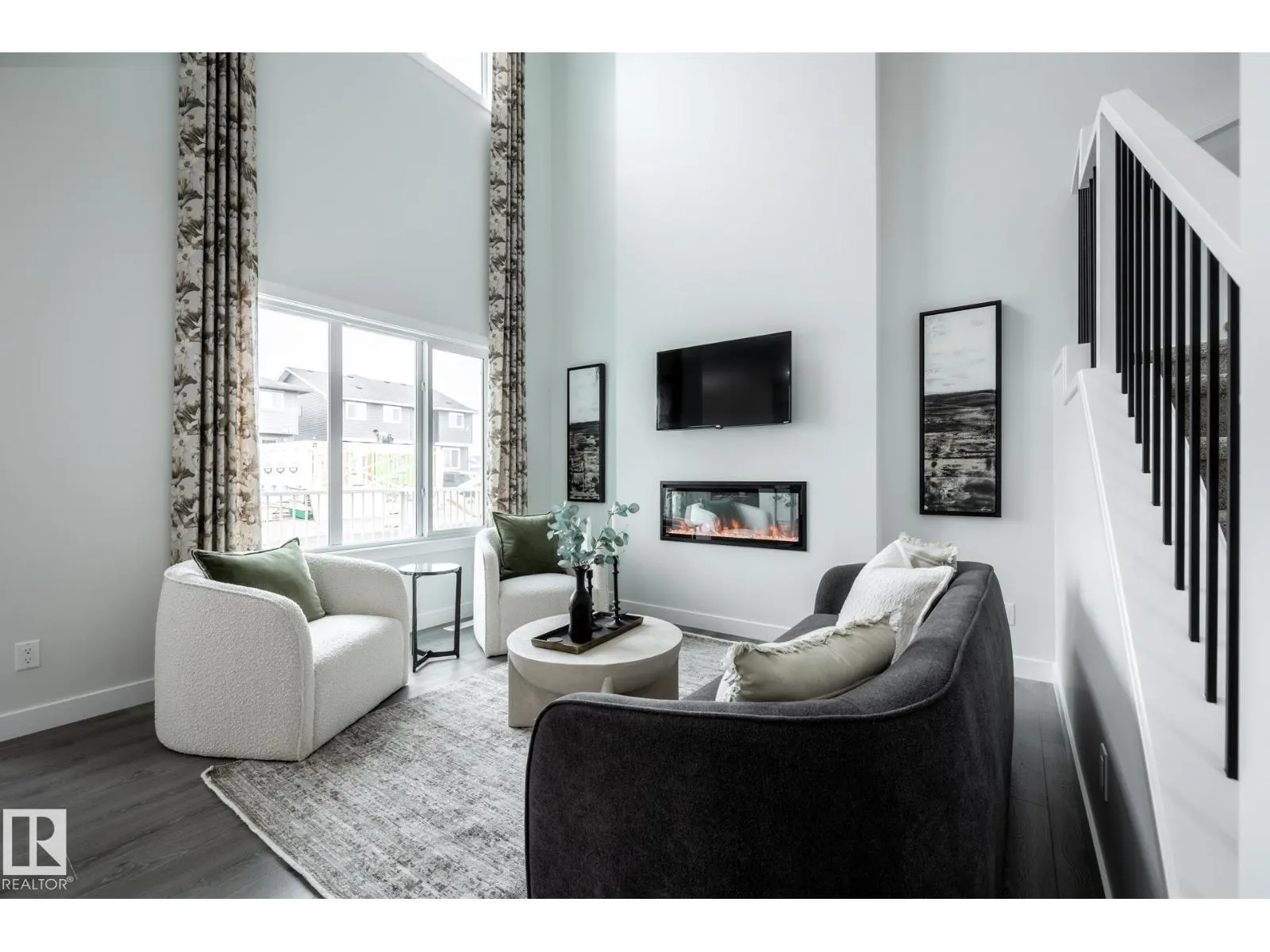 2639 5 AV SW