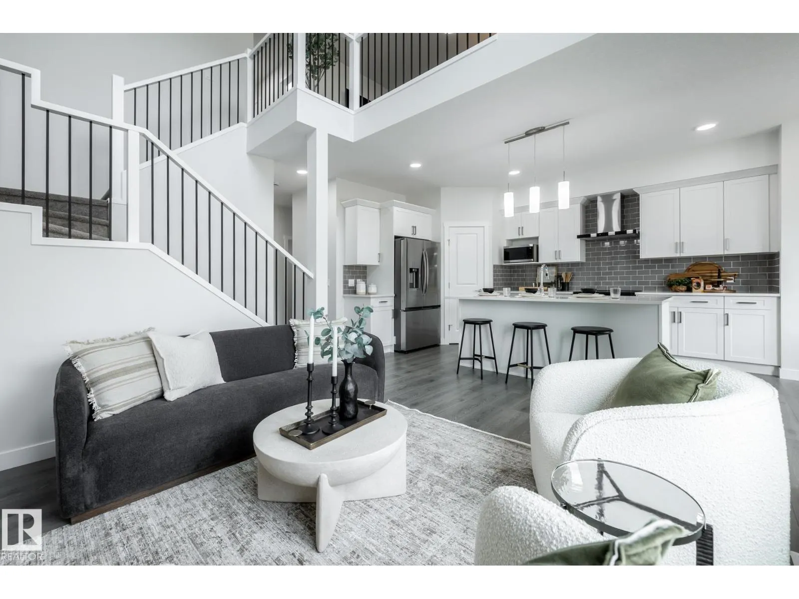 2639 5 AV SW