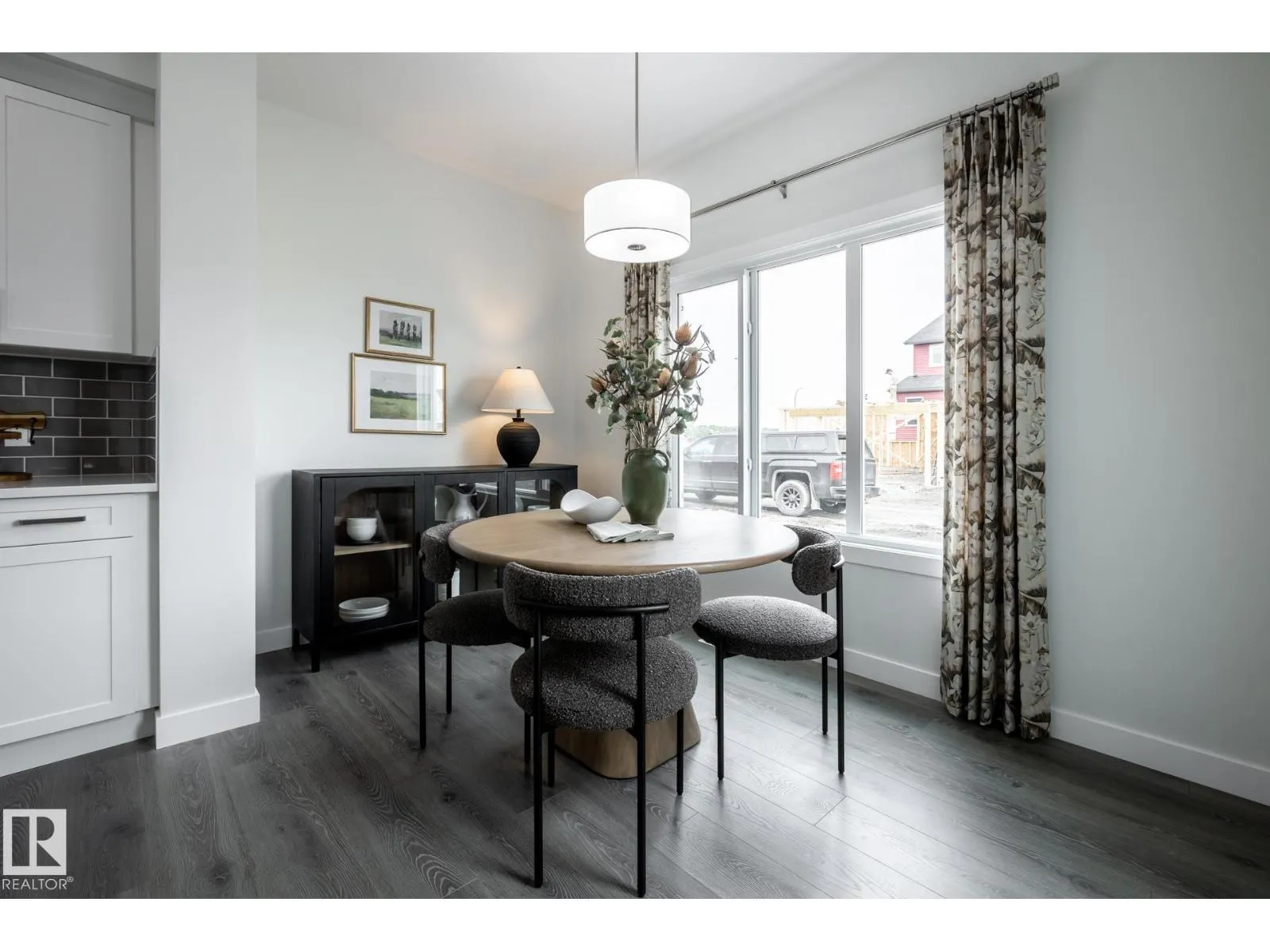 2639 5 AV SW
