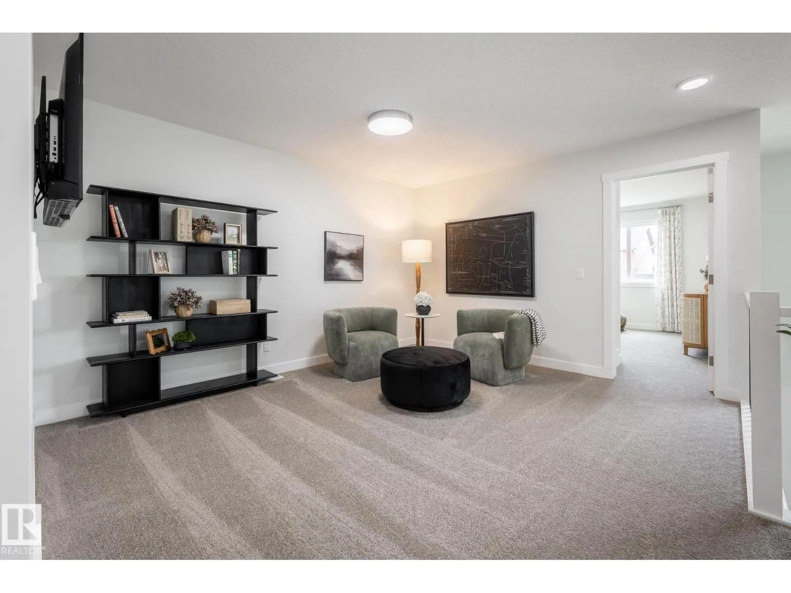 2639 5 AV SW