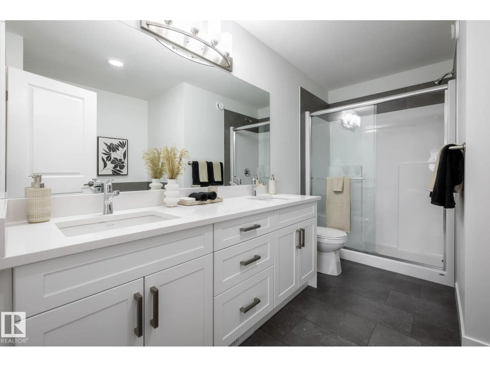 2639 5 AV SW