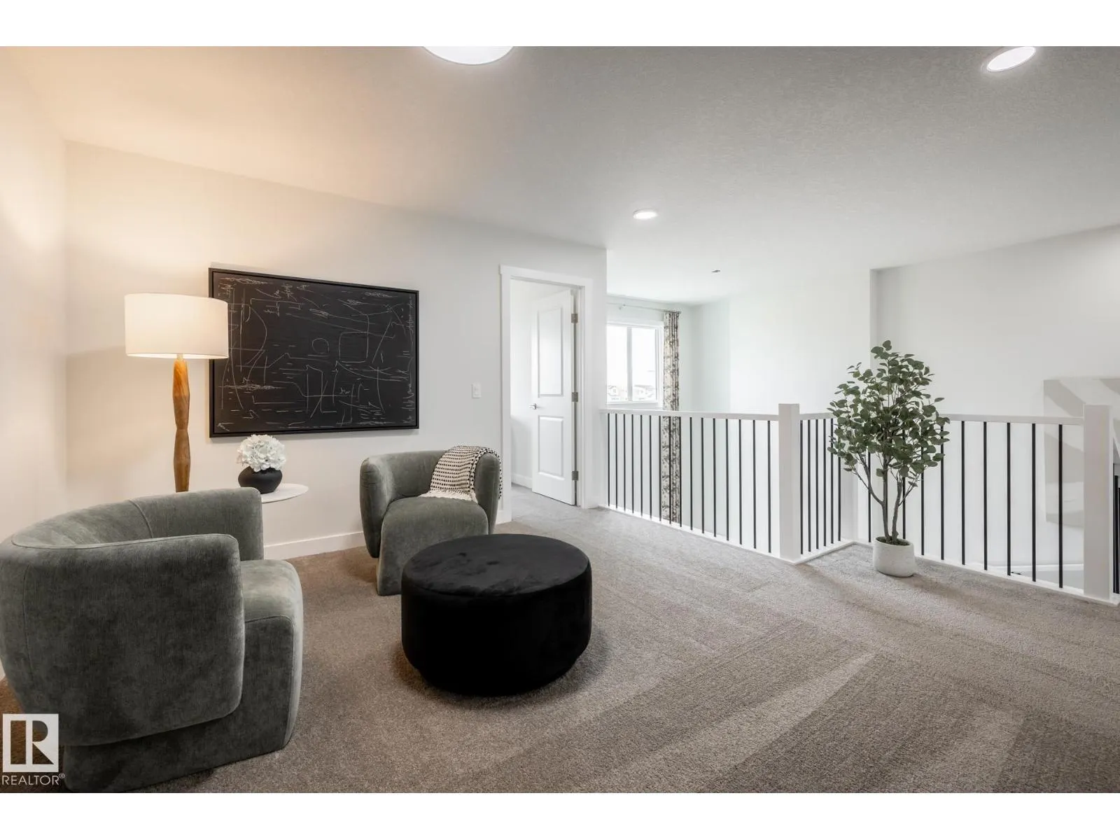 2639 5 AV SW