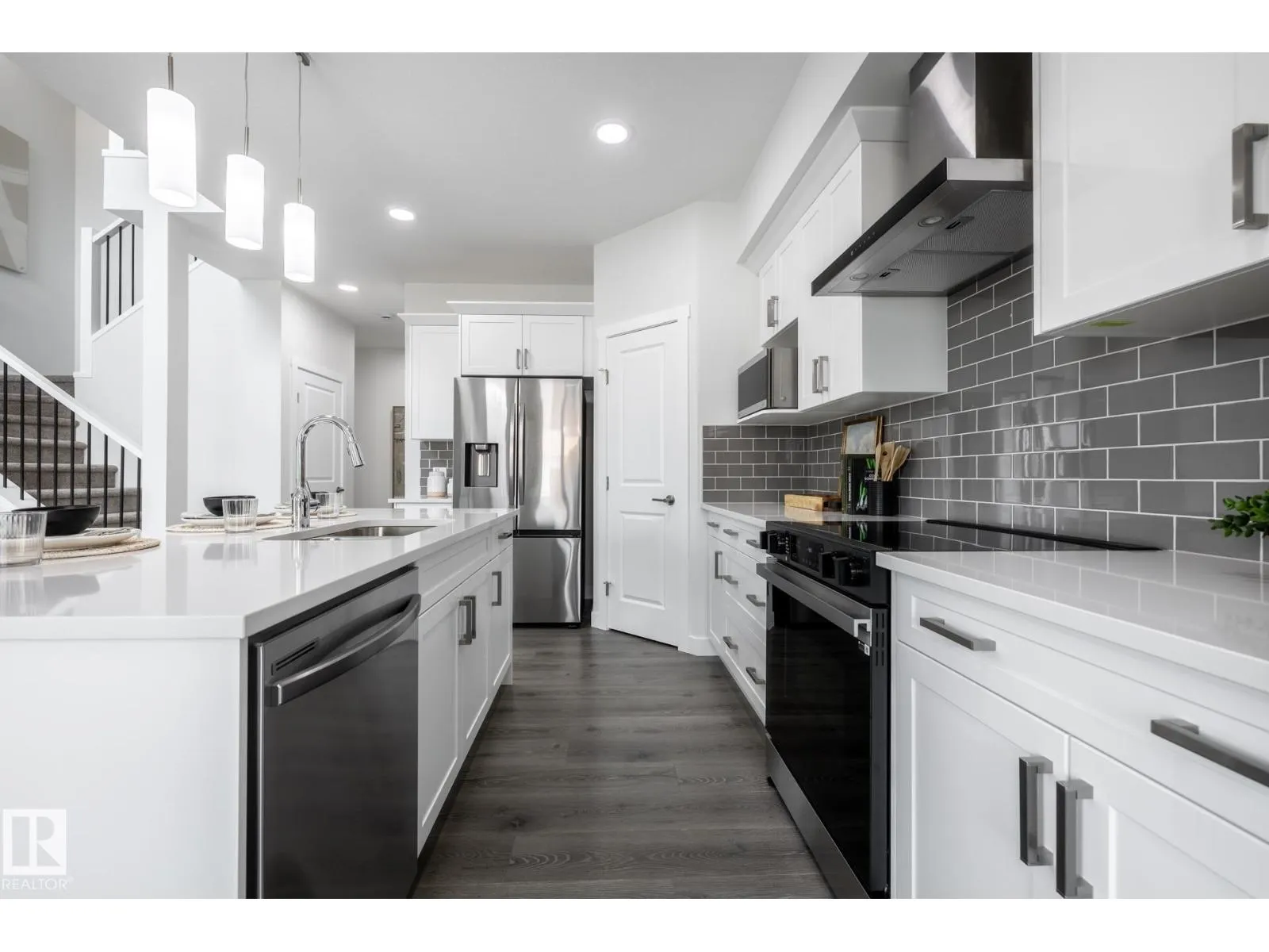 2639 5 AV SW