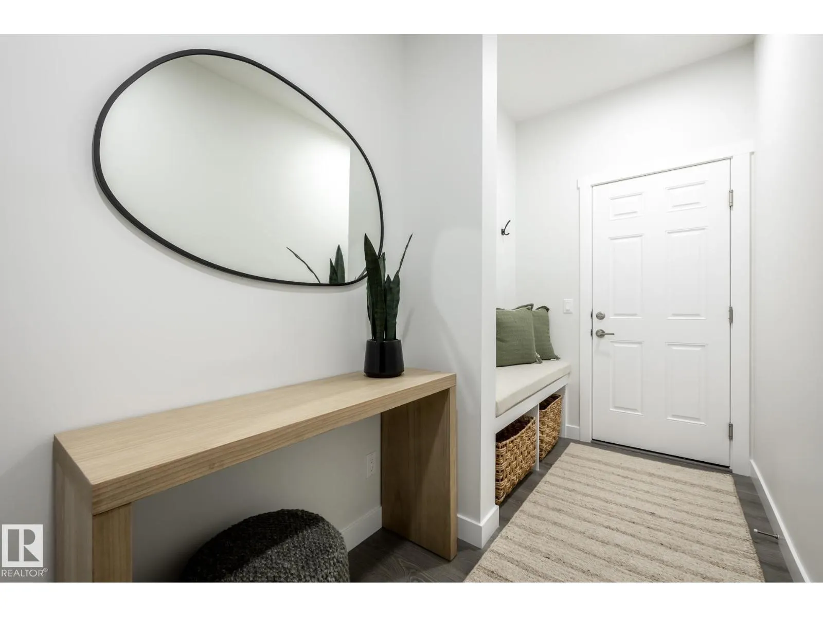 2639 5 AV SW