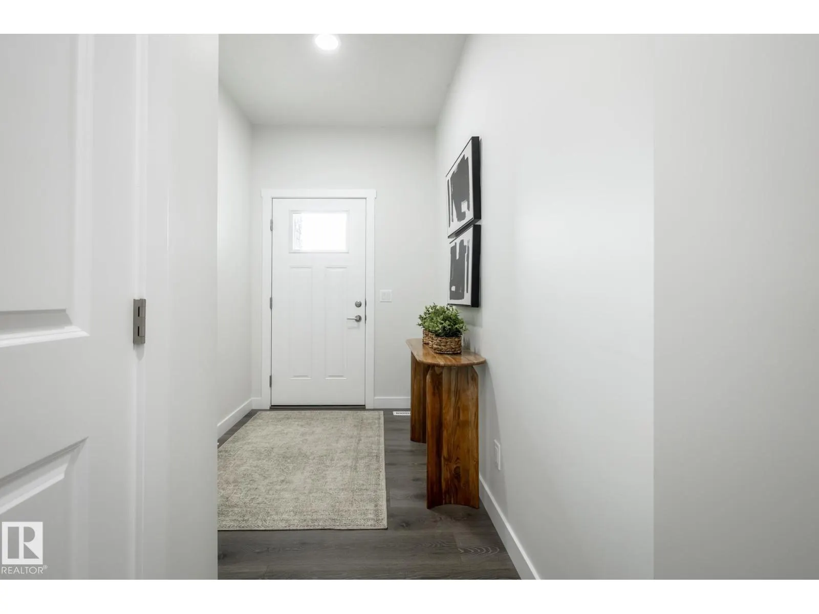 2639 5 AV SW