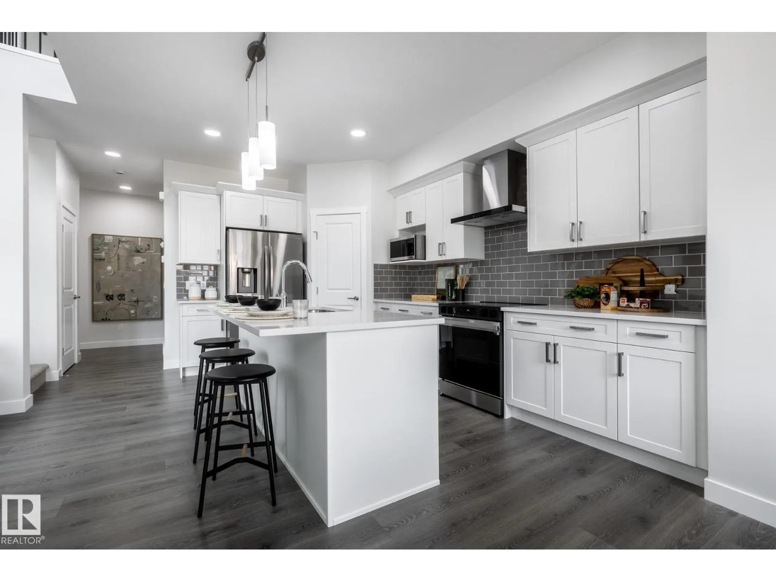 2639 5 AV SW