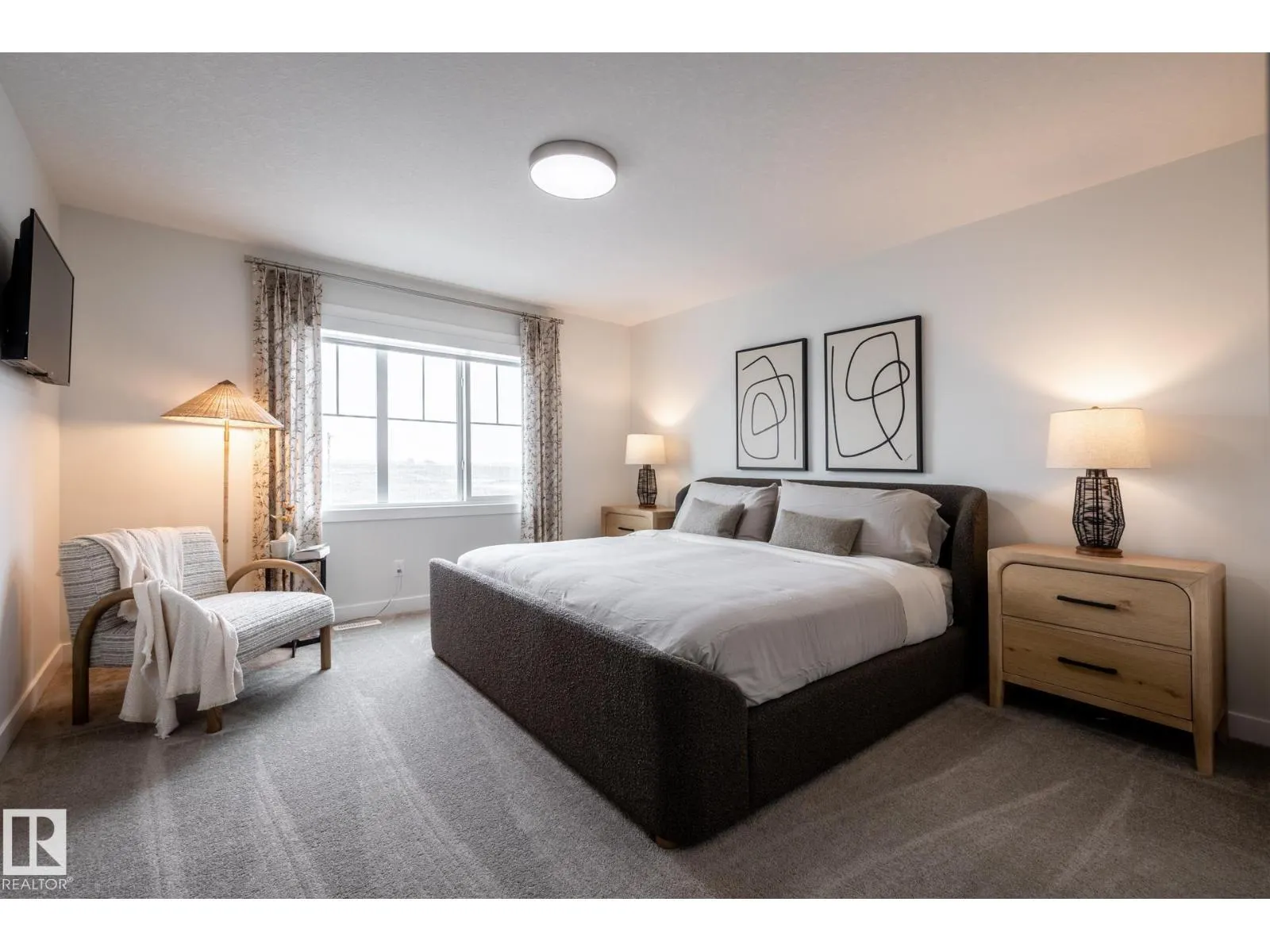 2639 5 AV SW