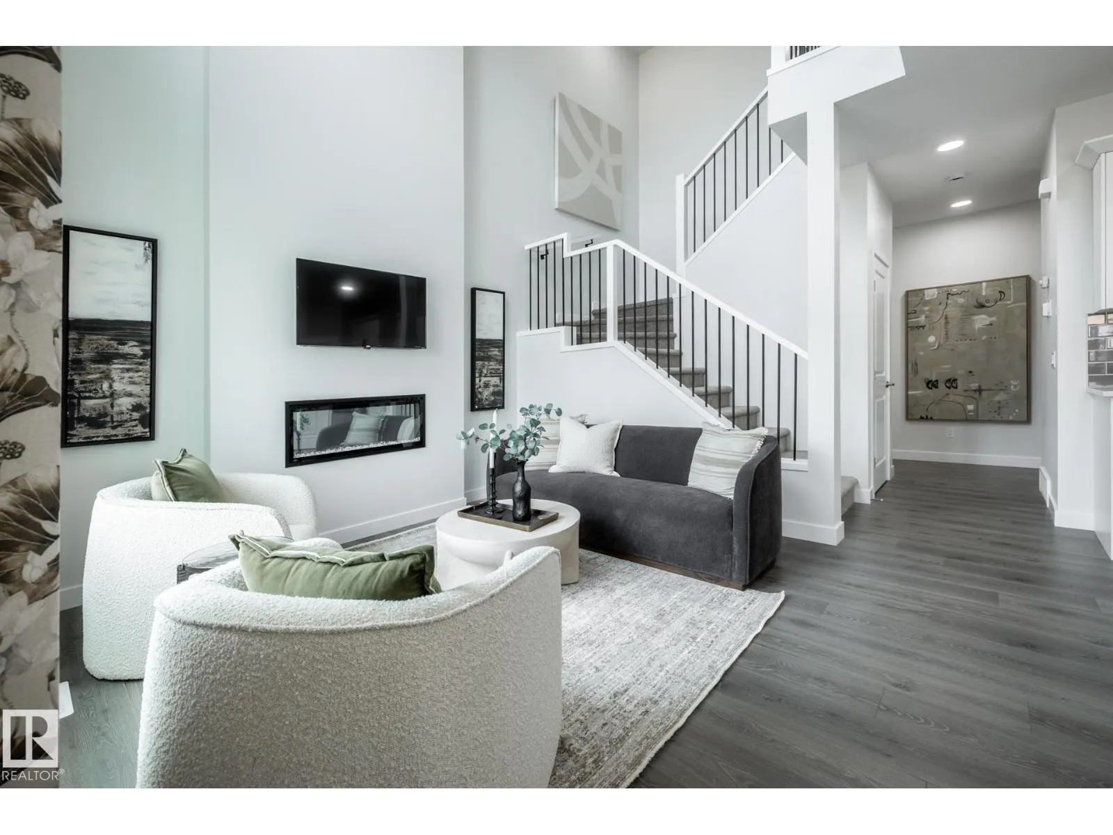 2639 5 AV SW
