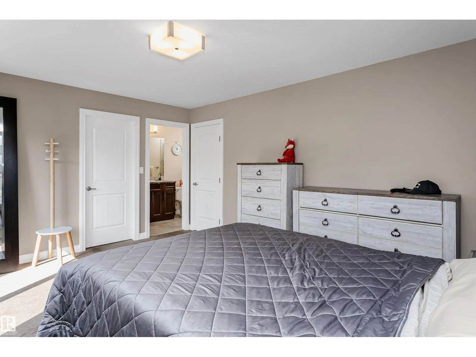 17523 12 AV SW