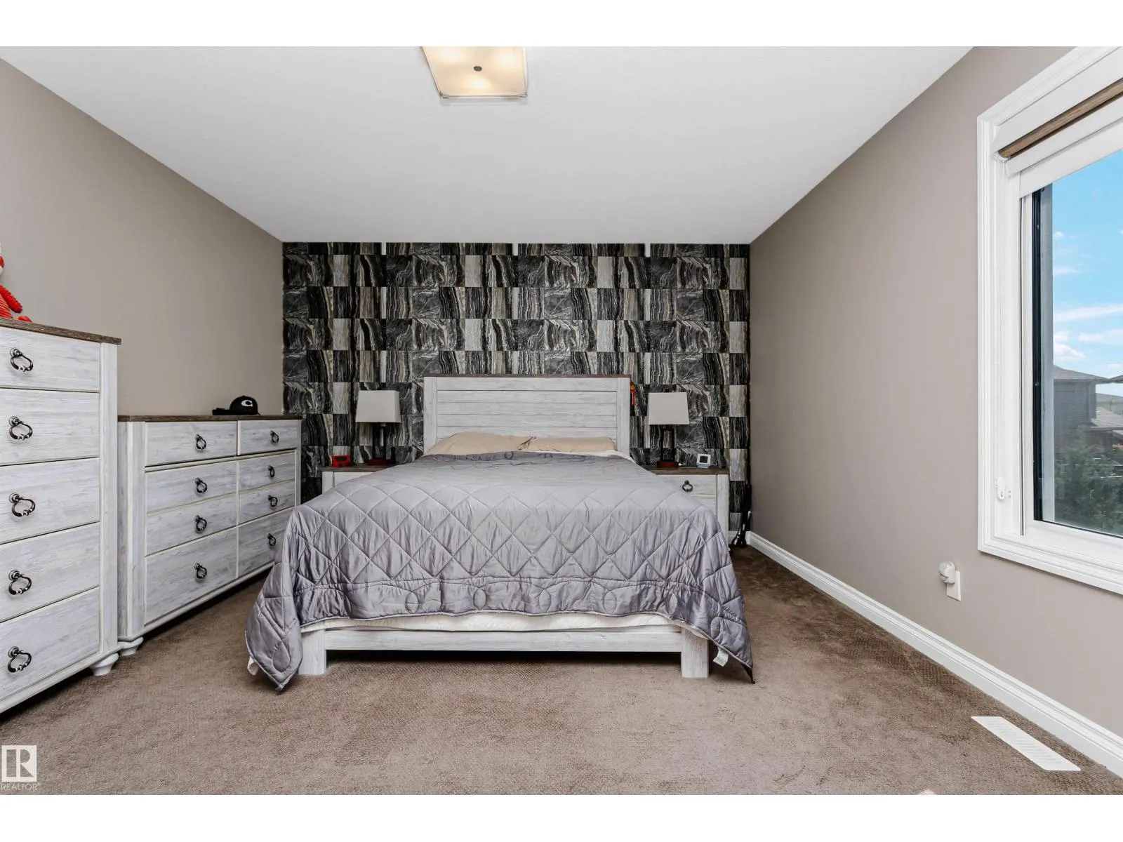 17523 12 AV SW