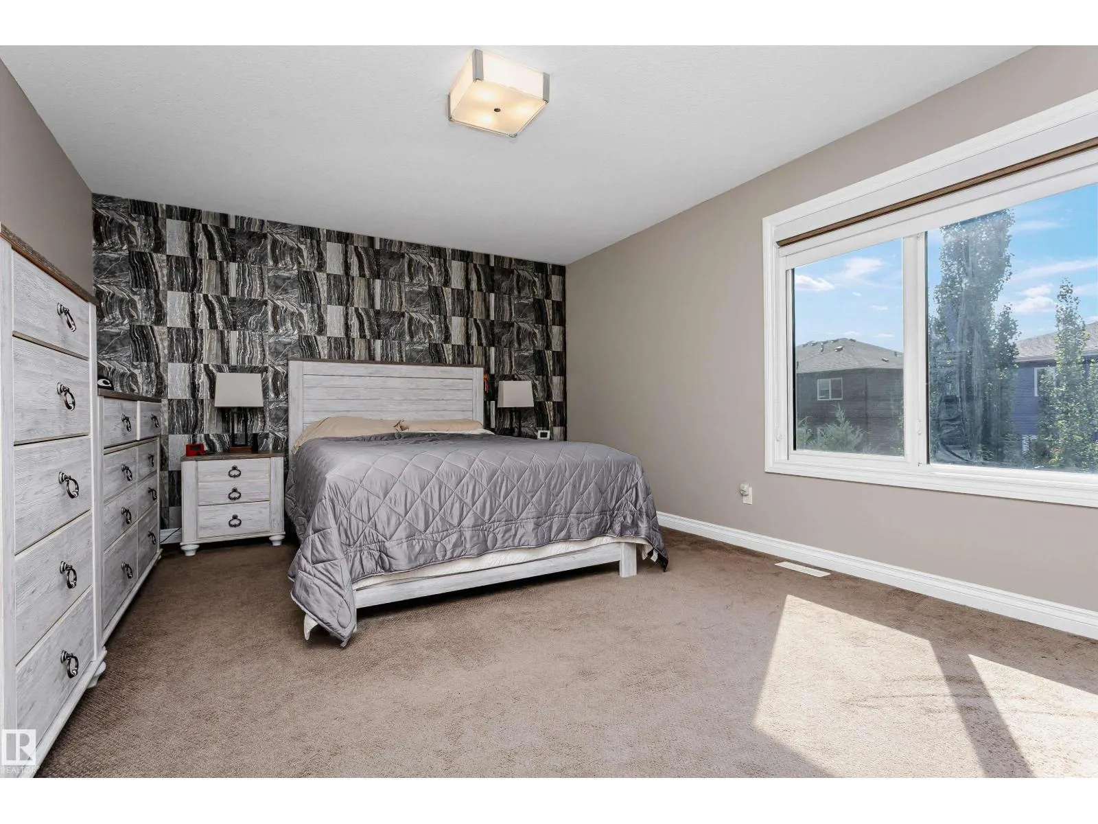 17523 12 AV SW