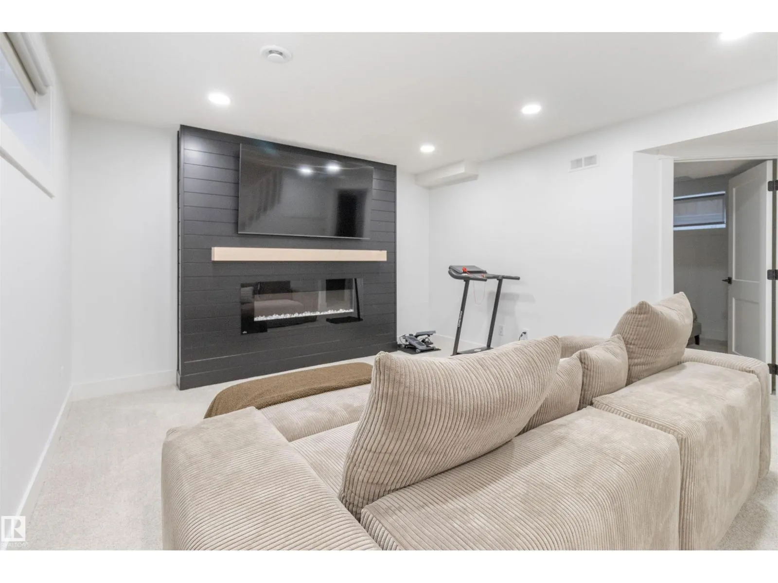1063 FOXWOOD CR