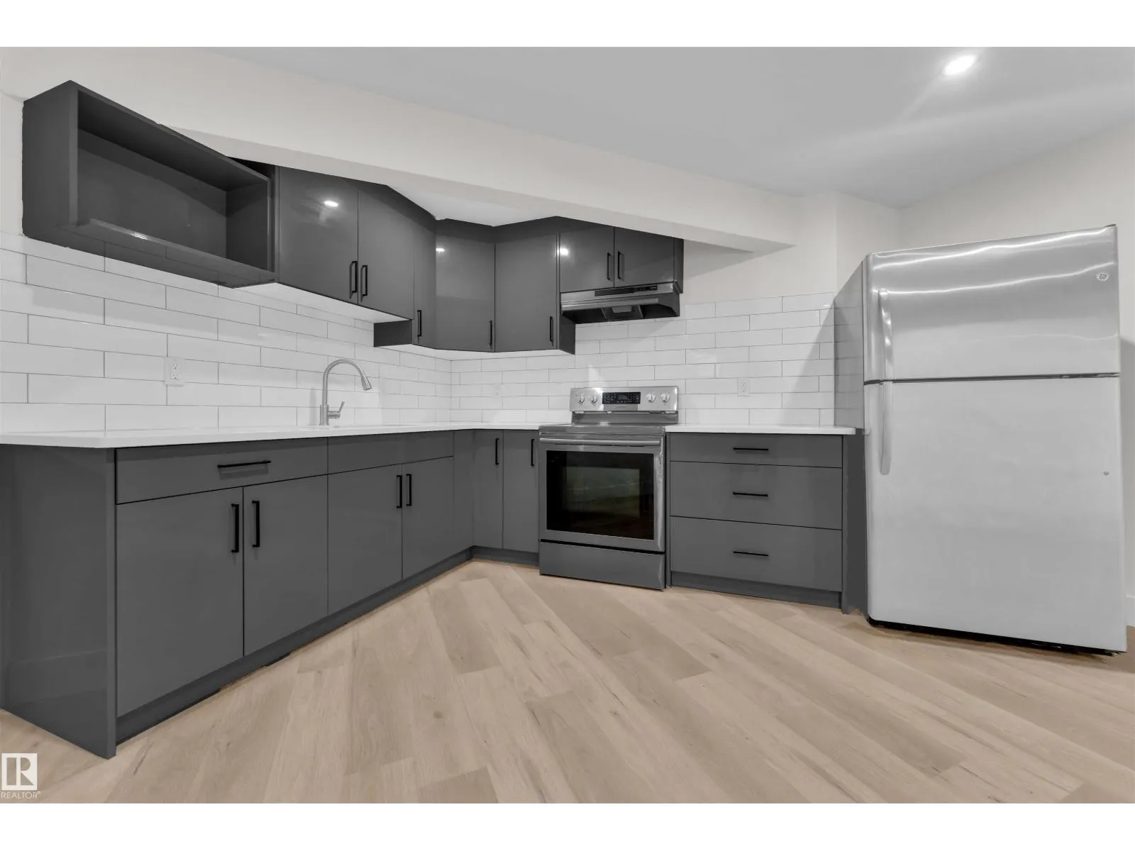 4110 157A AV NW