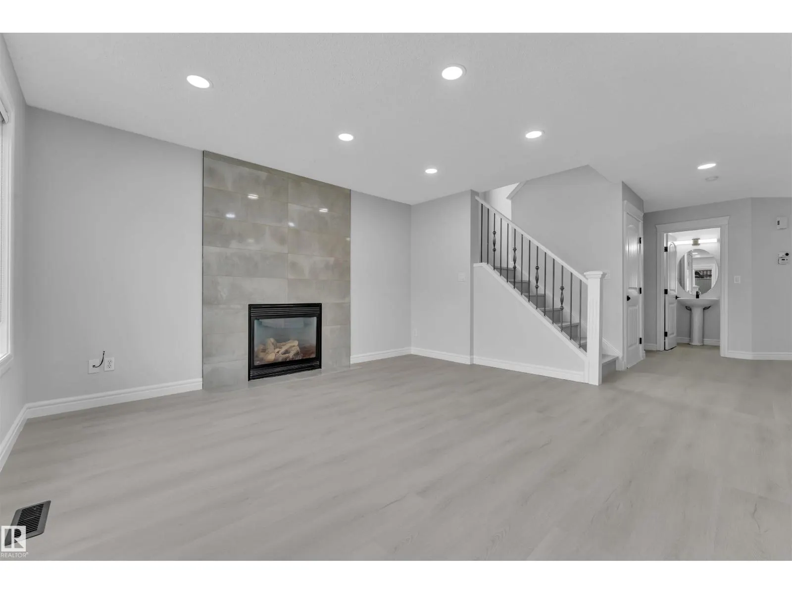 4110 157A AV NW
