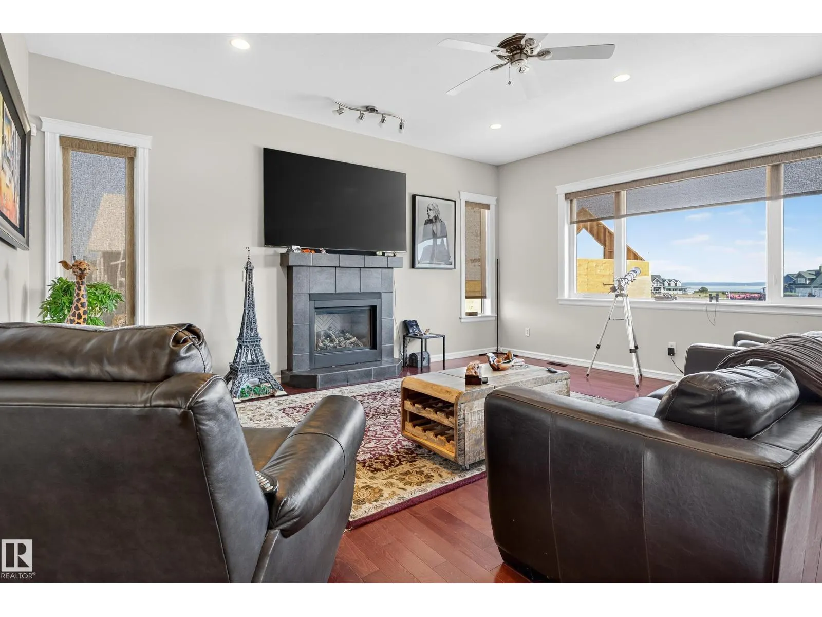 32 Sunset HB