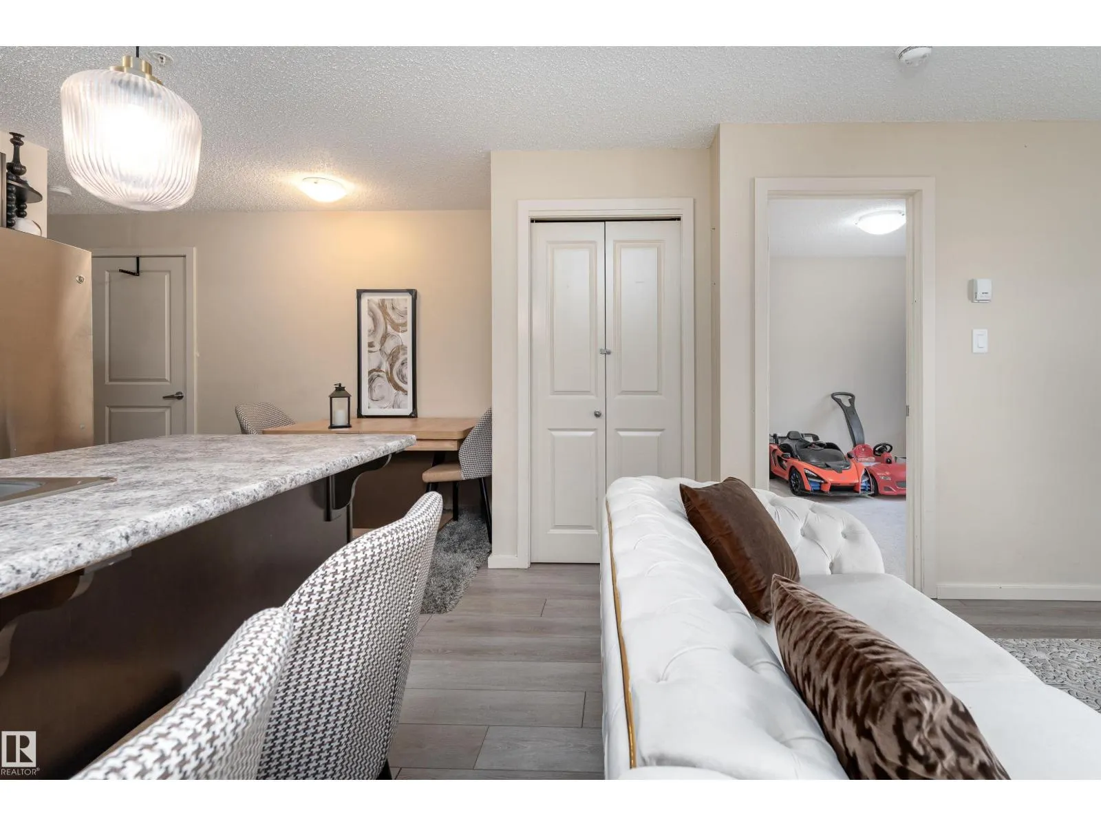 #205 340 WINDERMERE RD NW