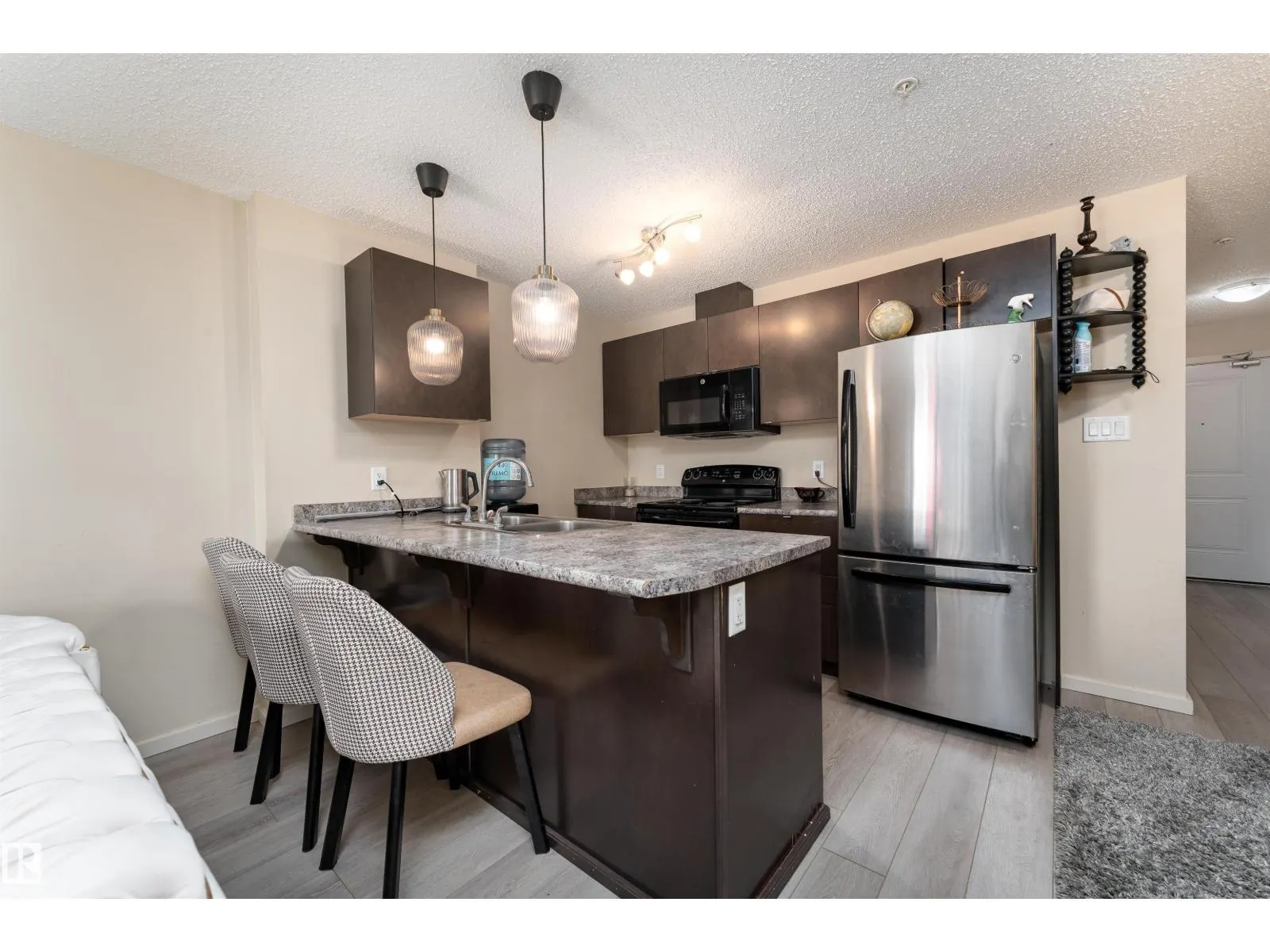 #205 340 WINDERMERE RD NW