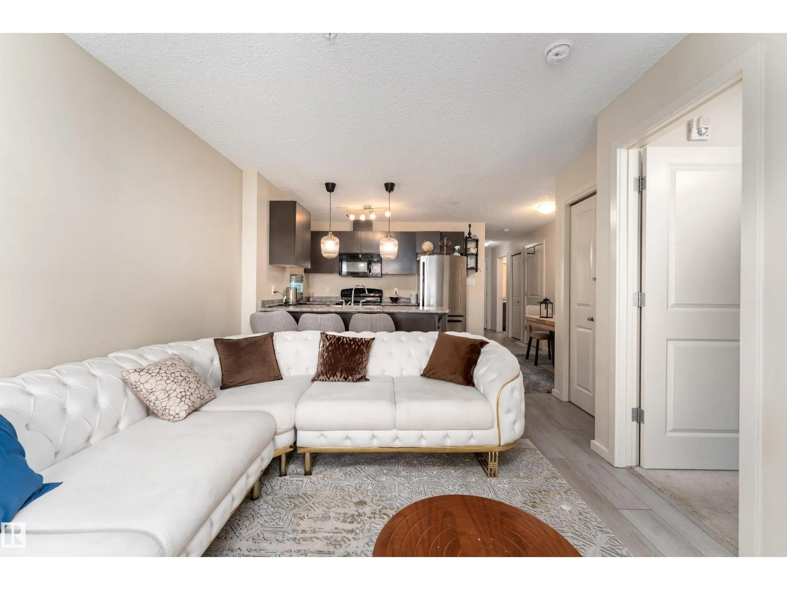 #205 340 WINDERMERE RD NW