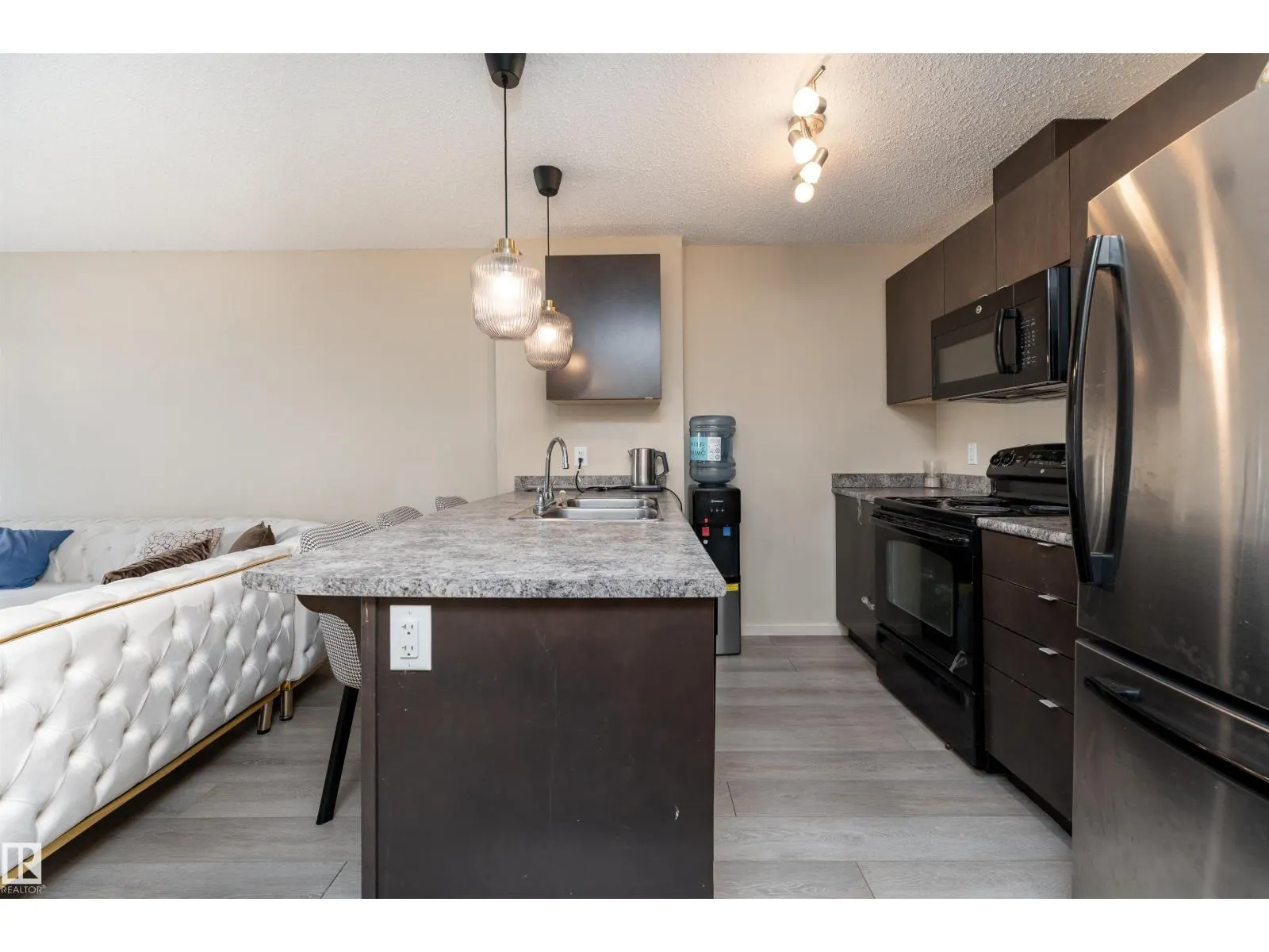 #205 340 WINDERMERE RD NW