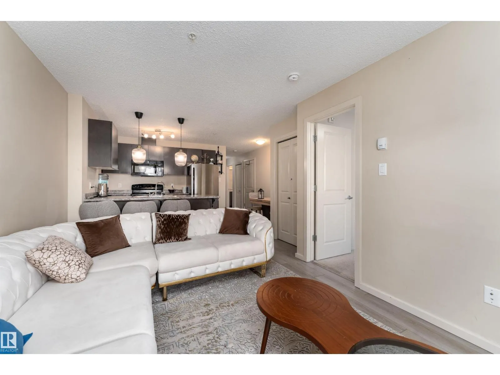 #205 340 WINDERMERE RD NW